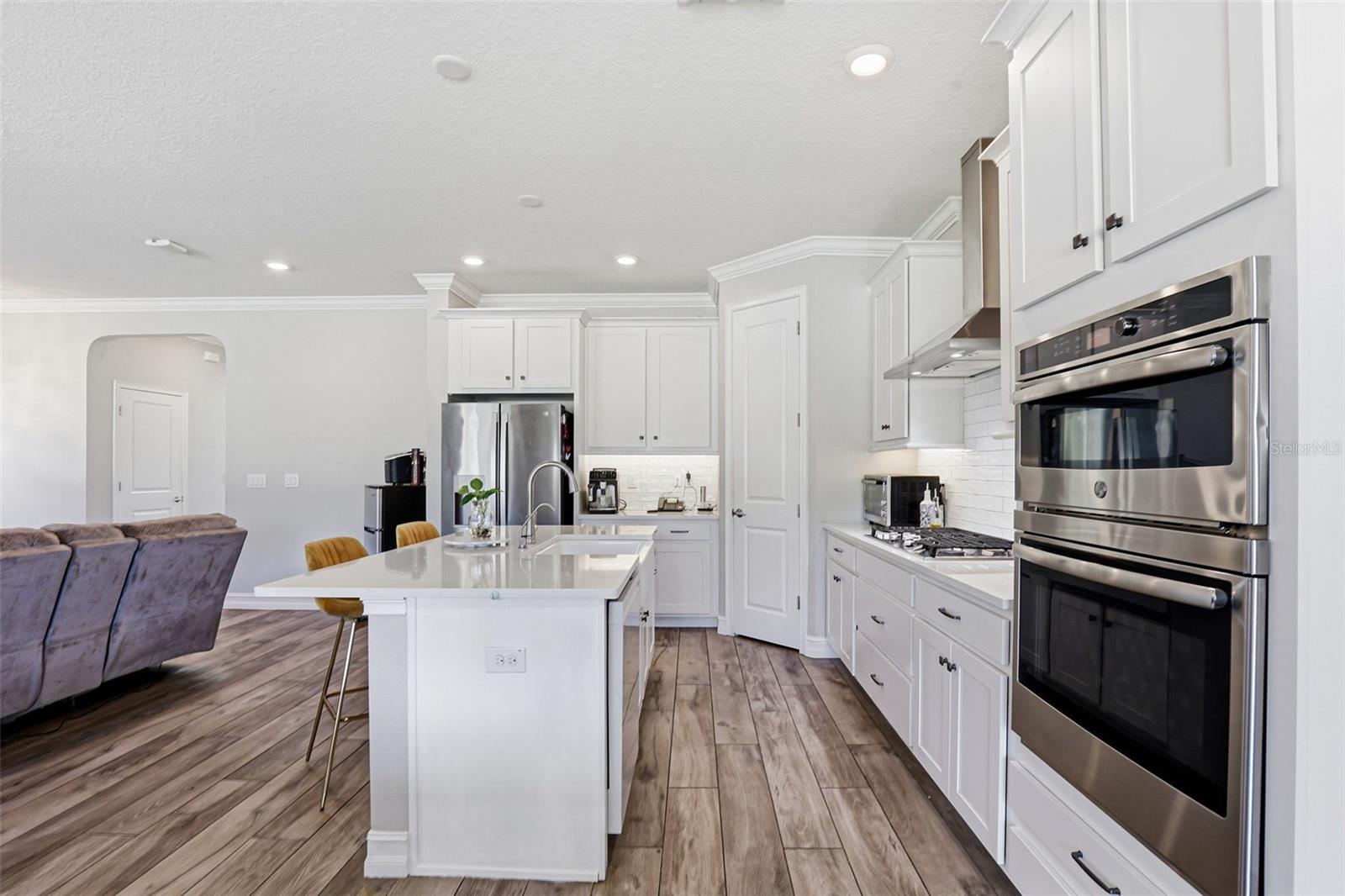 Listing photo id 21 for 5026 Tivoli Drive