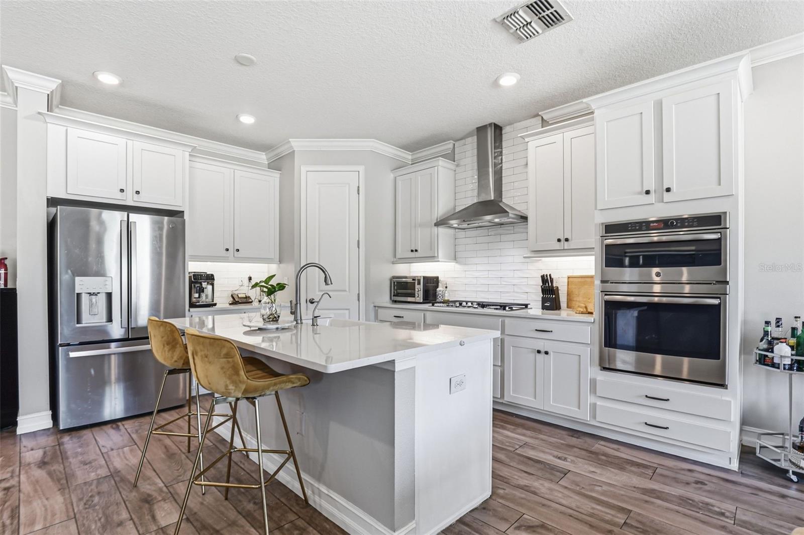 Listing photo id 22 for 5026 Tivoli Drive