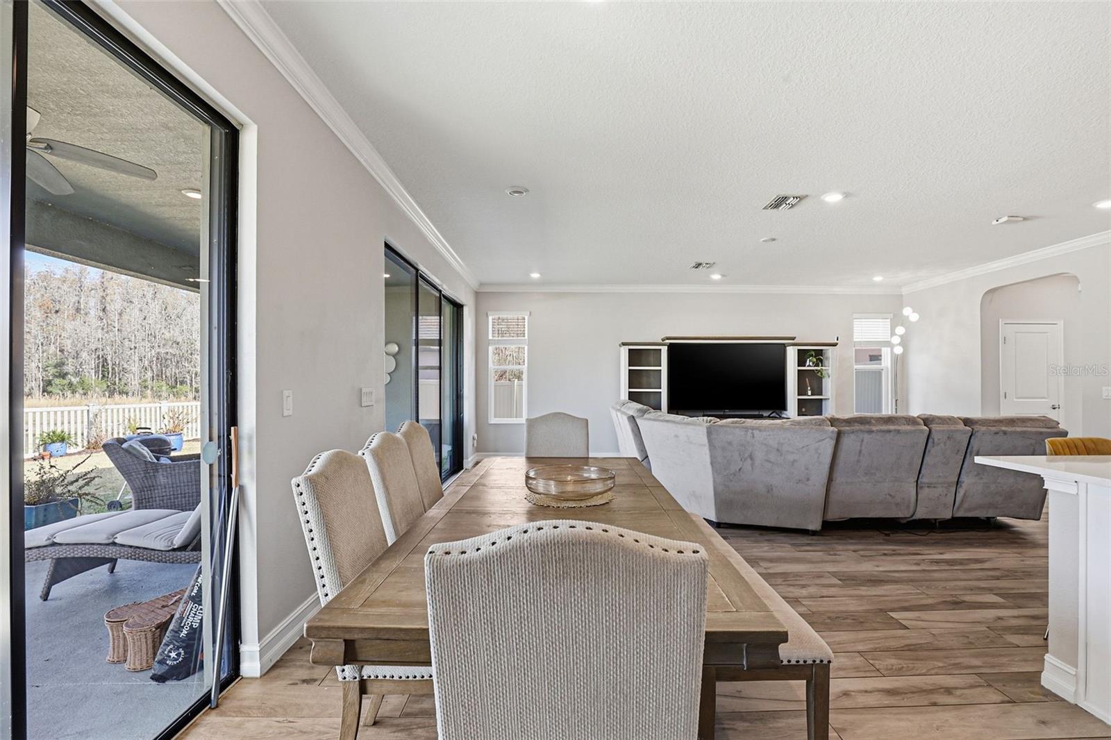 Listing photo id 26 for 5026 Tivoli Drive