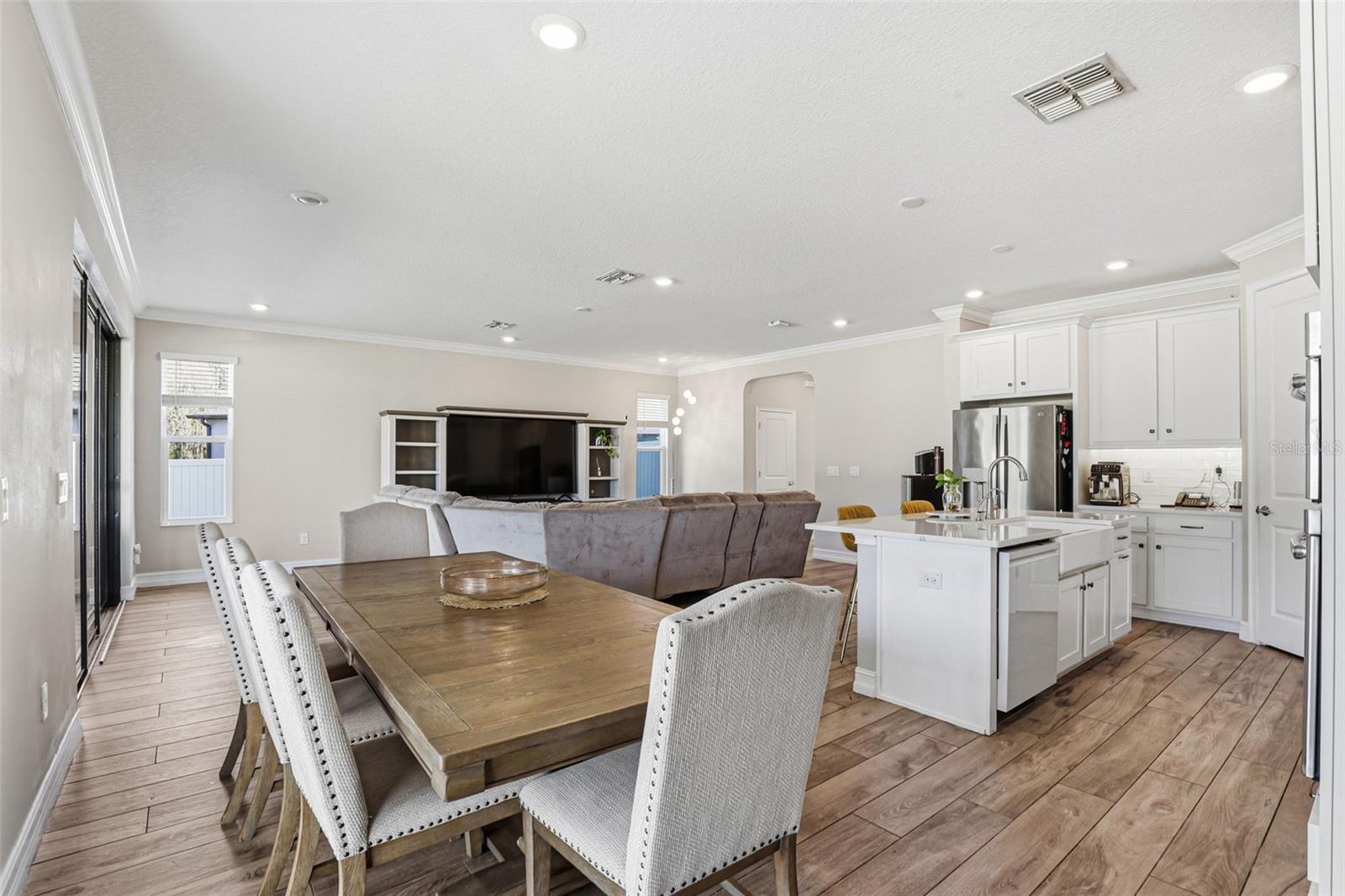 Listing photo id 27 for 5026 Tivoli Drive