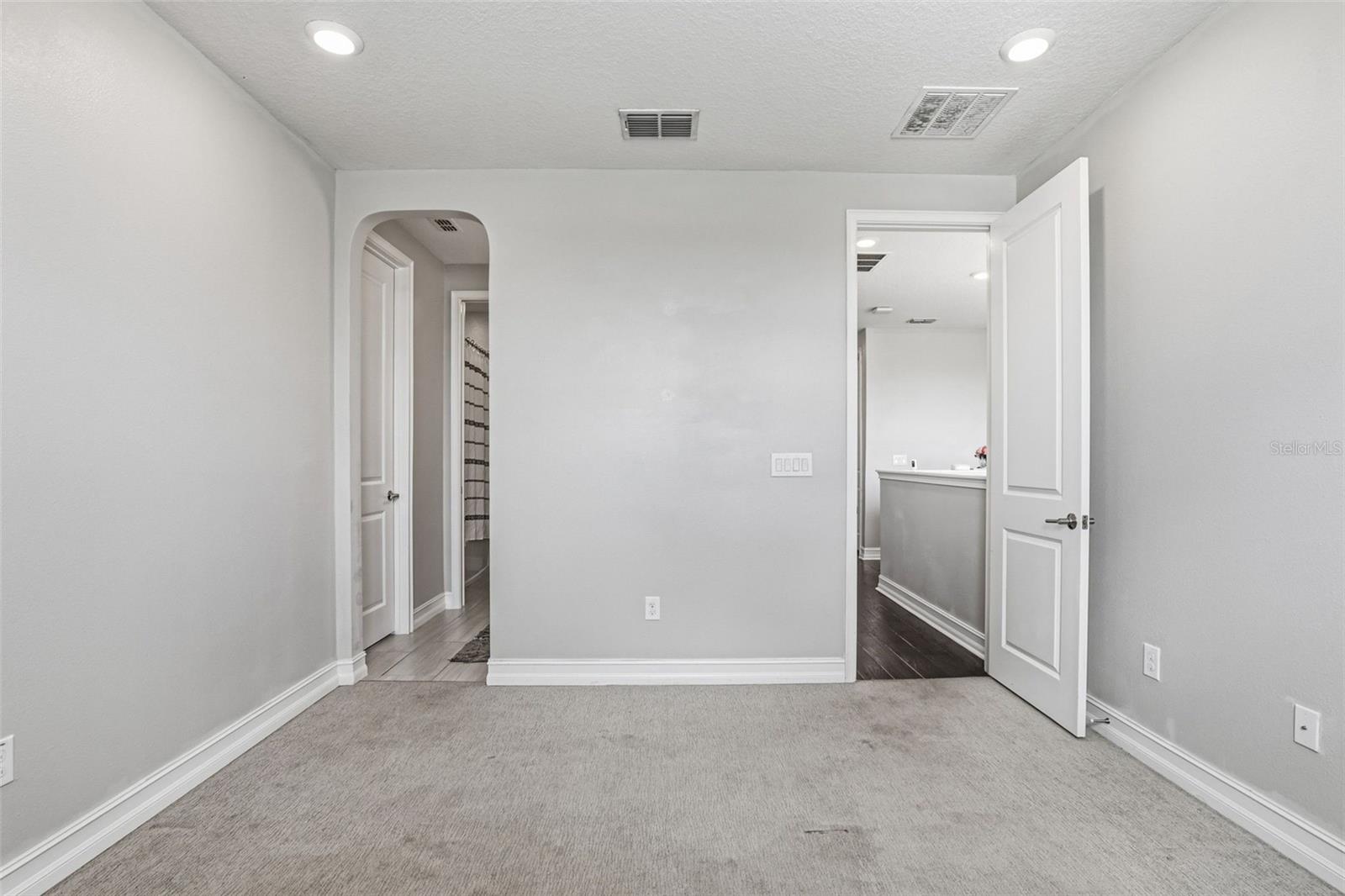 Listing photo id 41 for 5026 Tivoli Drive