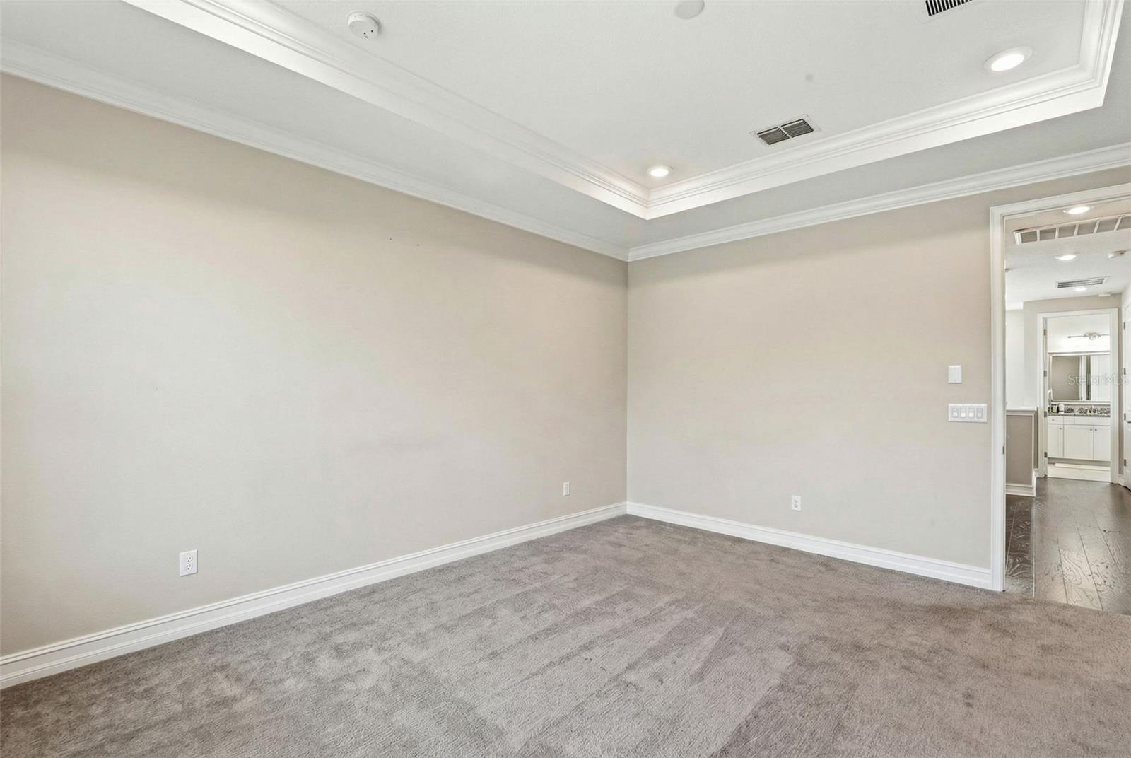 Listing photo id 46 for 5026 Tivoli Drive