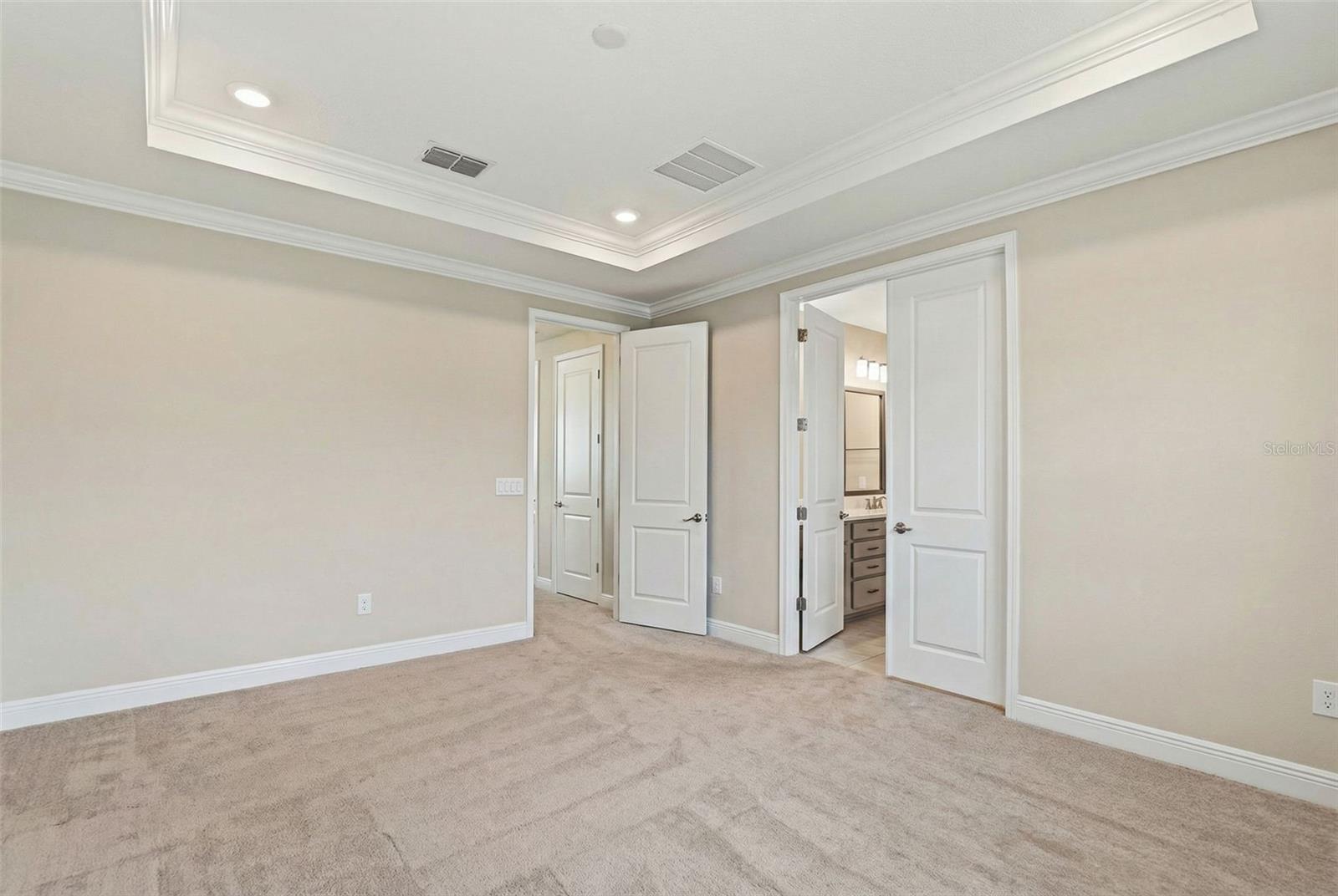 Listing photo id 50 for 5026 Tivoli Drive