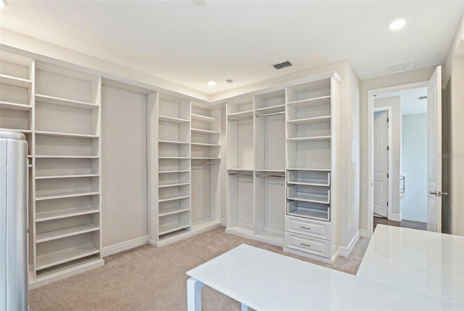 Listing photo id 53 for 5026 Tivoli Drive