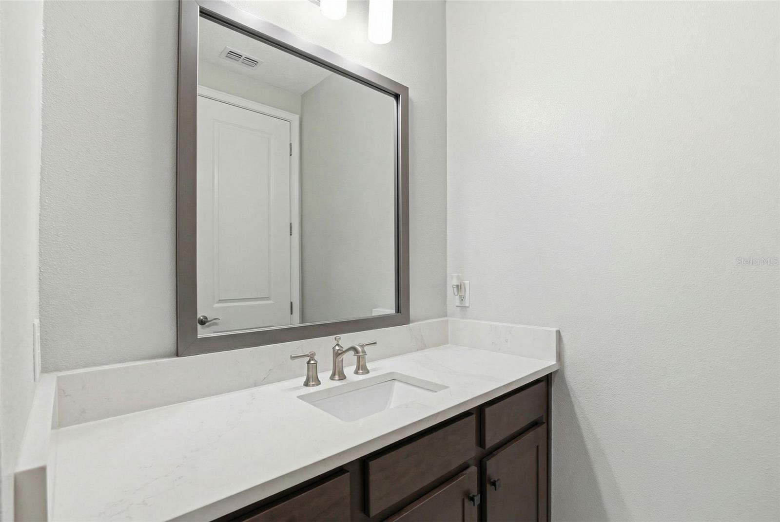 Listing photo id 54 for 5026 Tivoli Drive