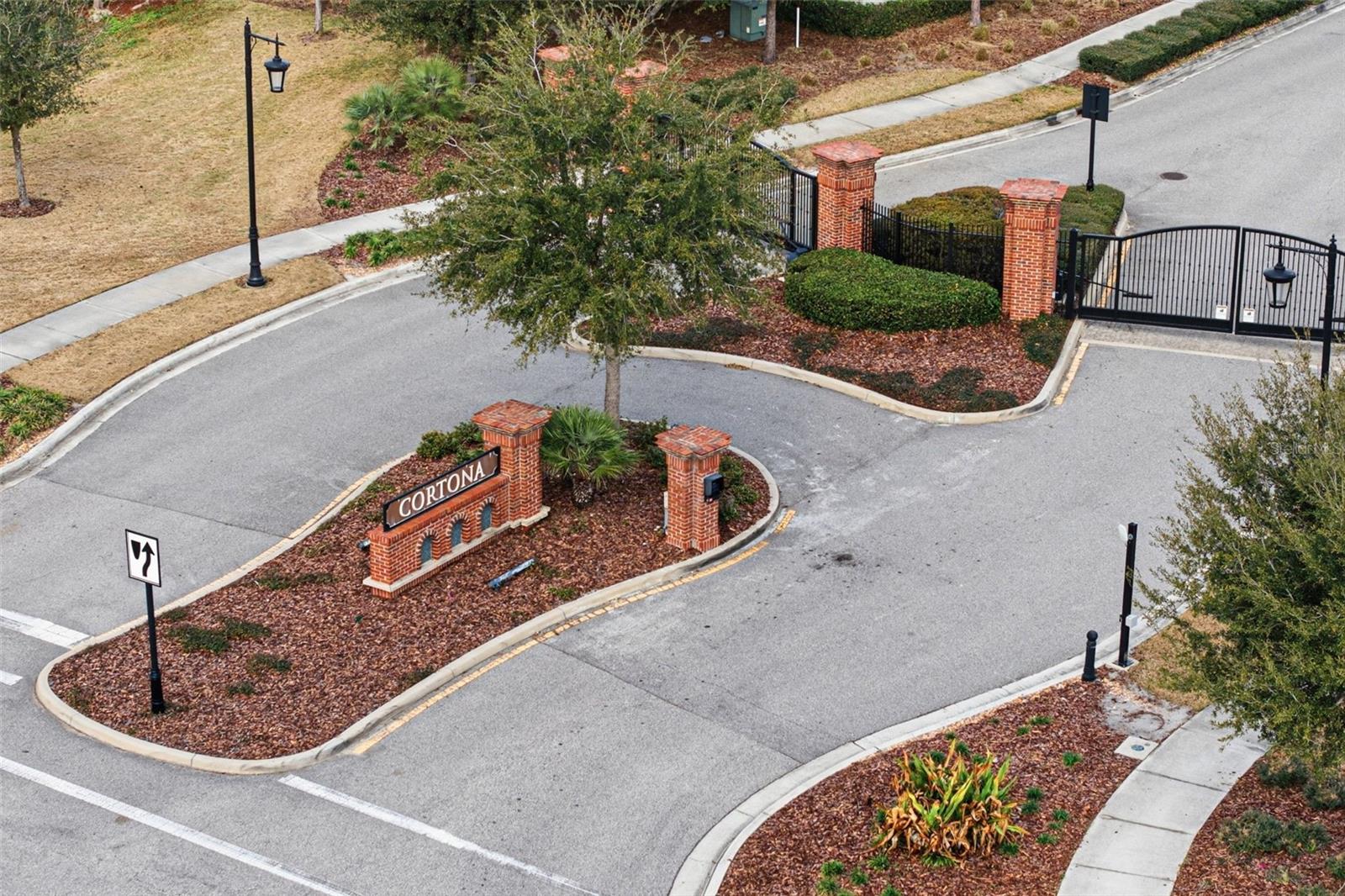 Listing photo id 7 for 5026 Tivoli Drive