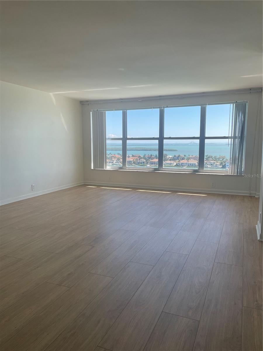 Image 10 of 27 For 5200 Brittany Drive S 1804