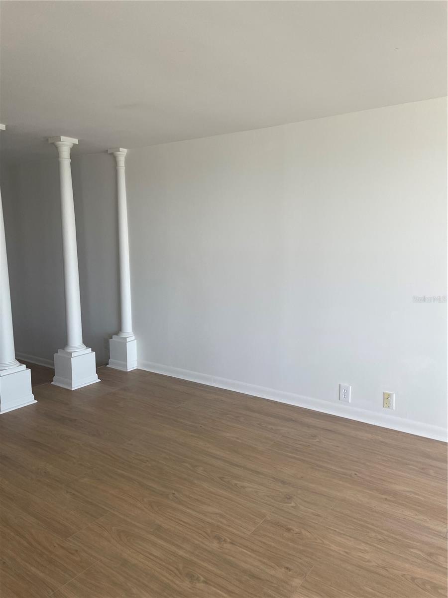 Image 12 of 27 For 5200 Brittany Drive S 1804