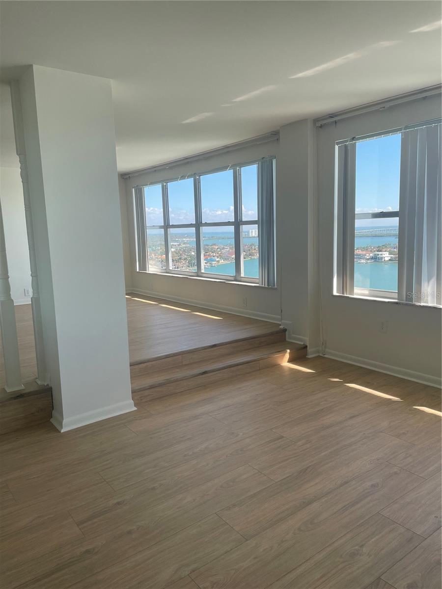 Image 13 of 27 For 5200 Brittany Drive S 1804