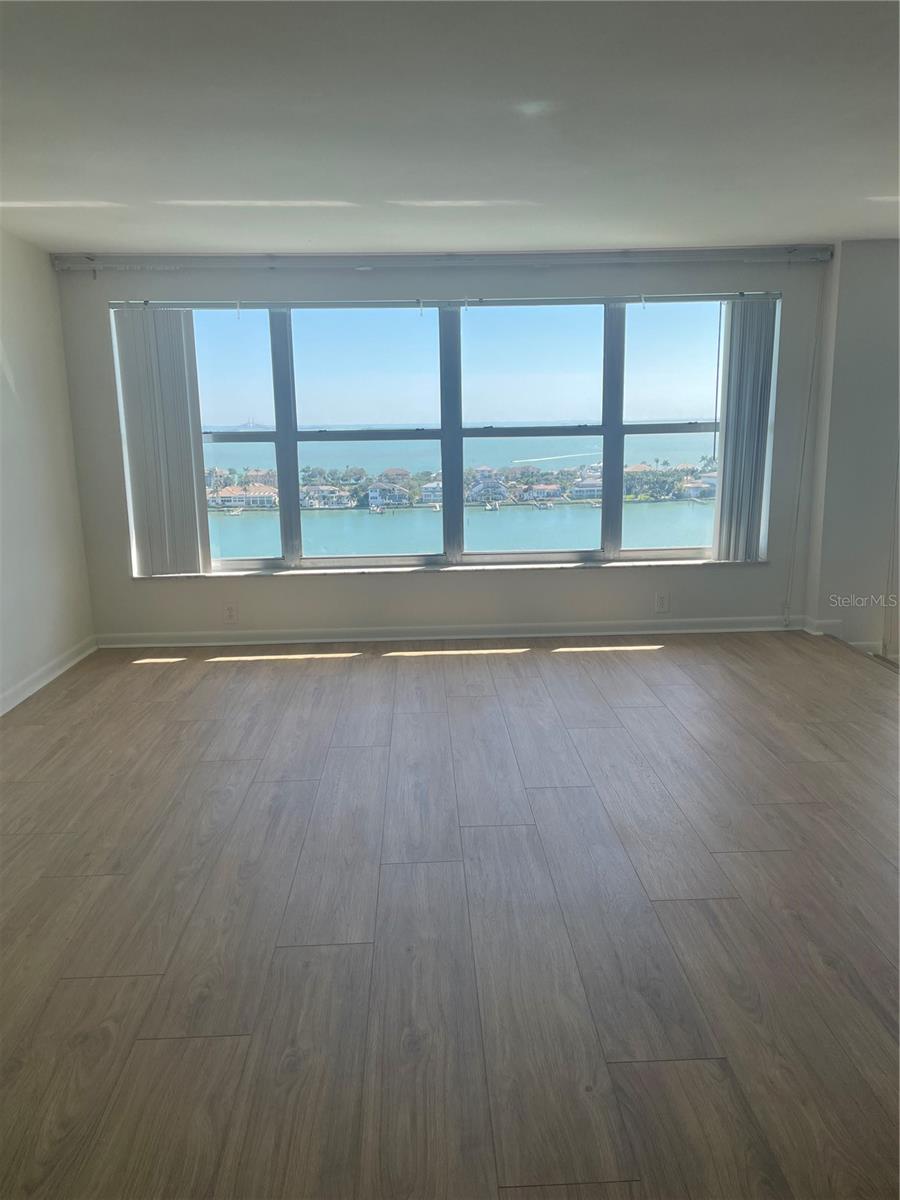 Image 14 of 27 For 5200 Brittany Drive S 1804