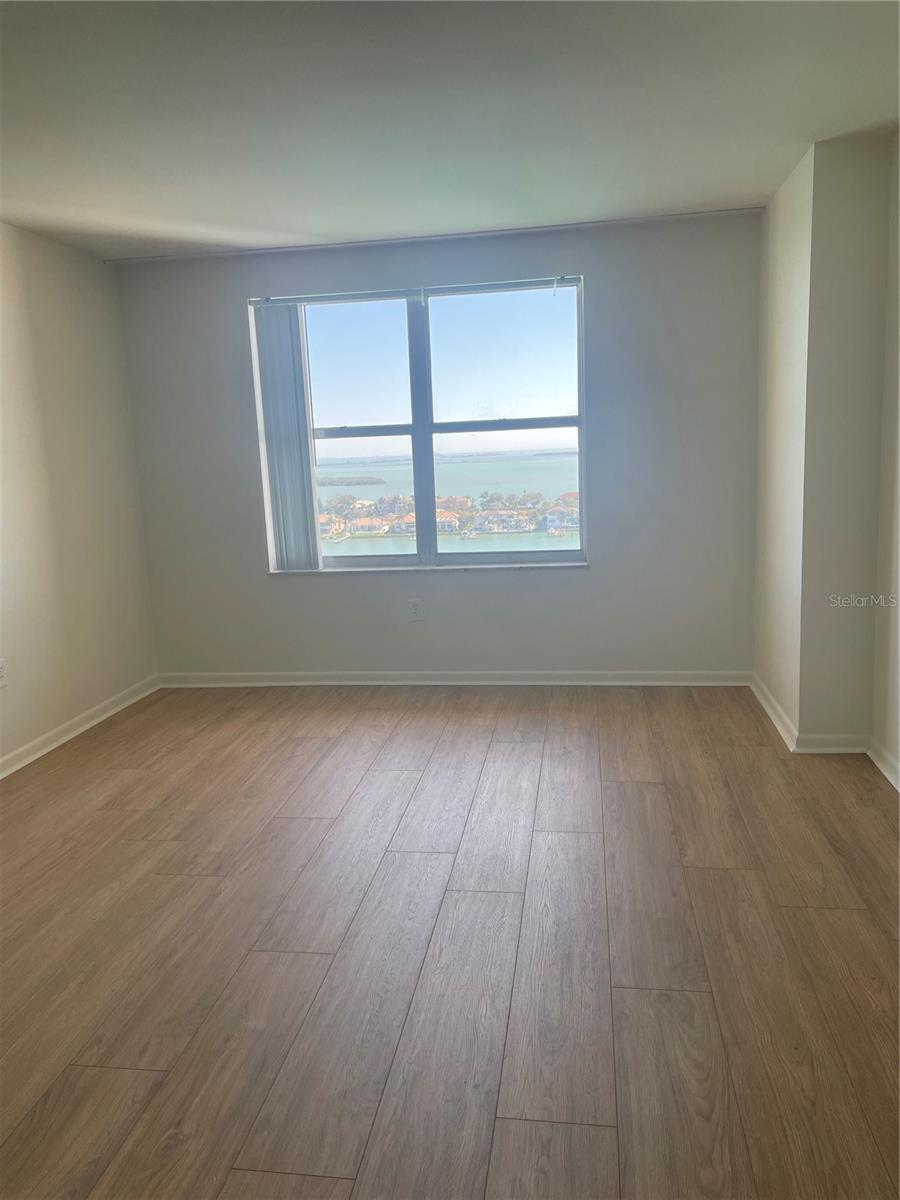 Image 25 of 27 For 5200 Brittany Drive S 1804