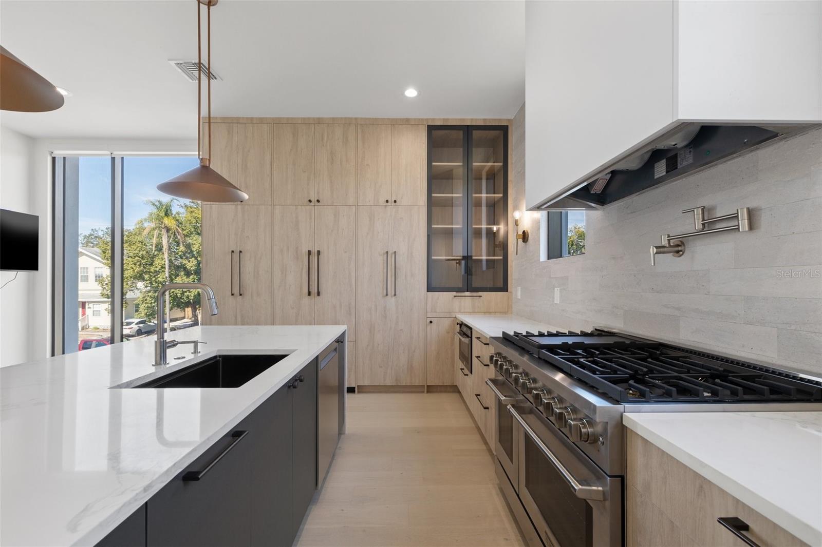 Image 12 of 33 For 2707 Woodrow Avenue 3