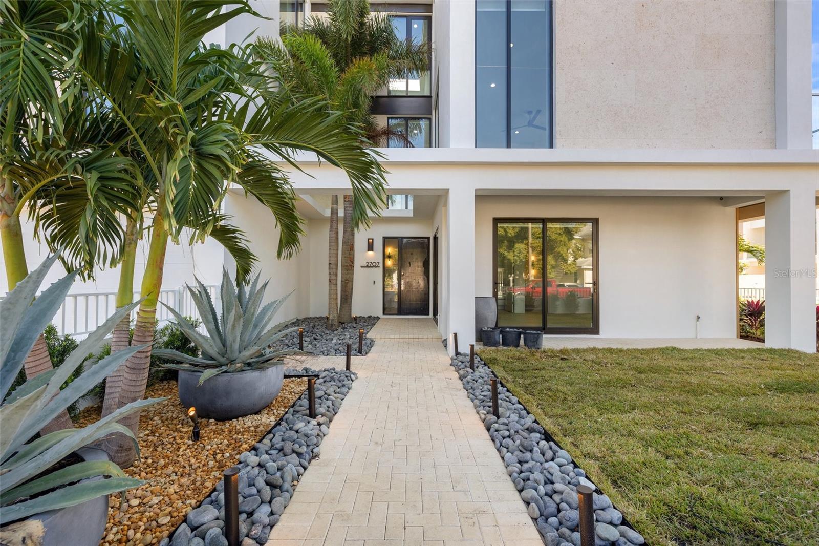 Image 2 of 33 For 2707 Woodrow Avenue 3