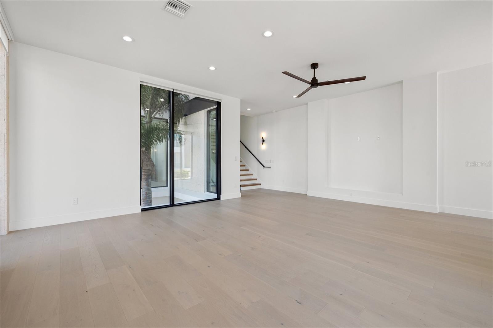 Image 21 of 33 For 2707 Woodrow Avenue 3