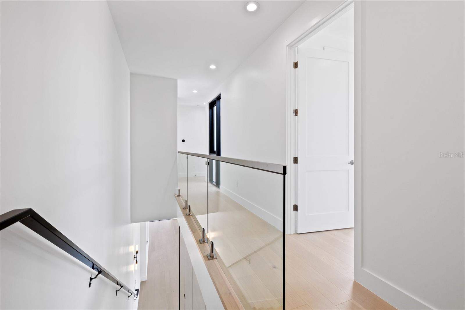 Image 27 of 33 For 2707 Woodrow Avenue 3