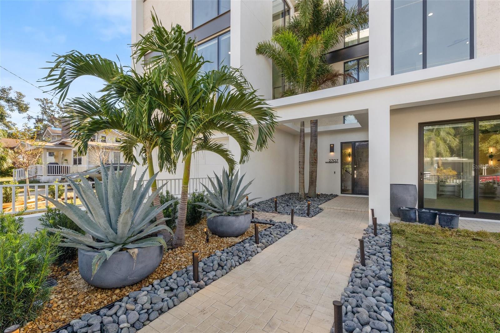 Image 3 of 33 For 2707 Woodrow Avenue 3