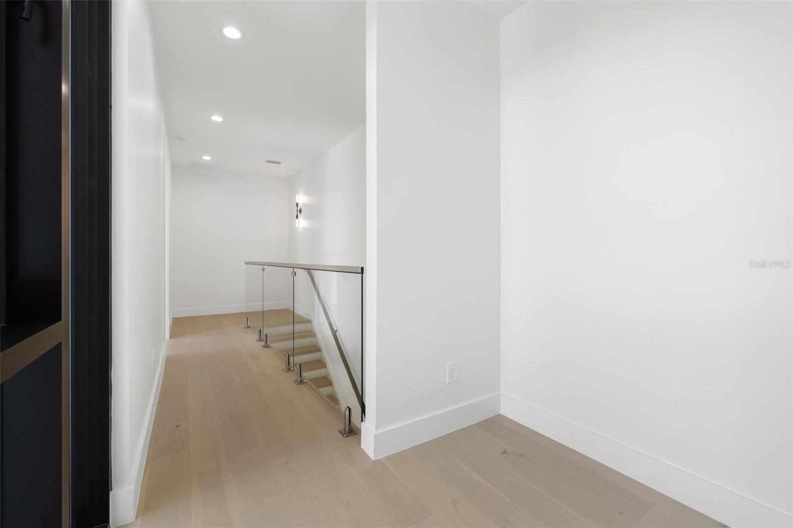 Image 31 of 33 For 2707 Woodrow Avenue 3