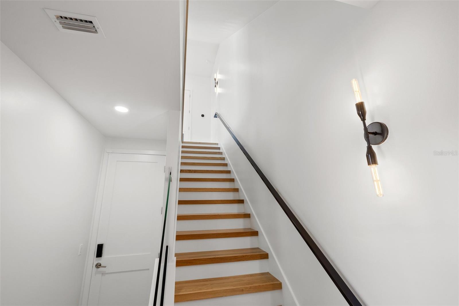 Image 5 of 33 For 2707 Woodrow Avenue 3