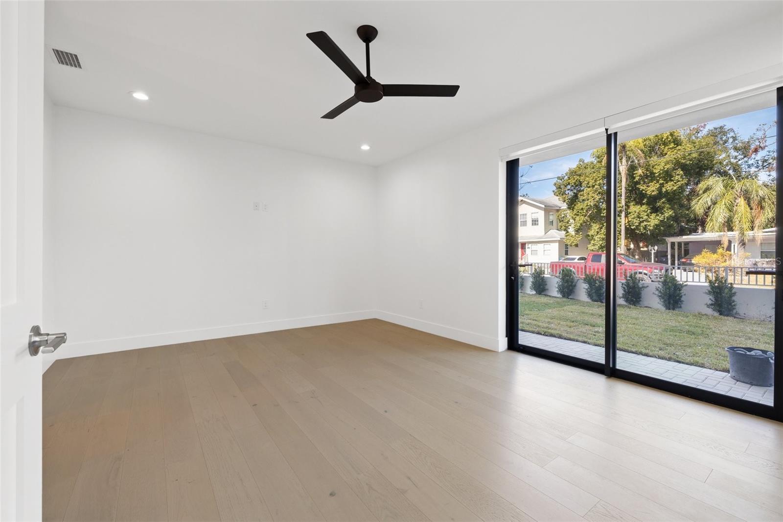 Image 6 of 33 For 2707 Woodrow Avenue 3