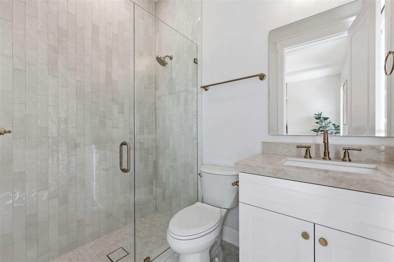 Image 15 of 37 For 920 Alfred Street