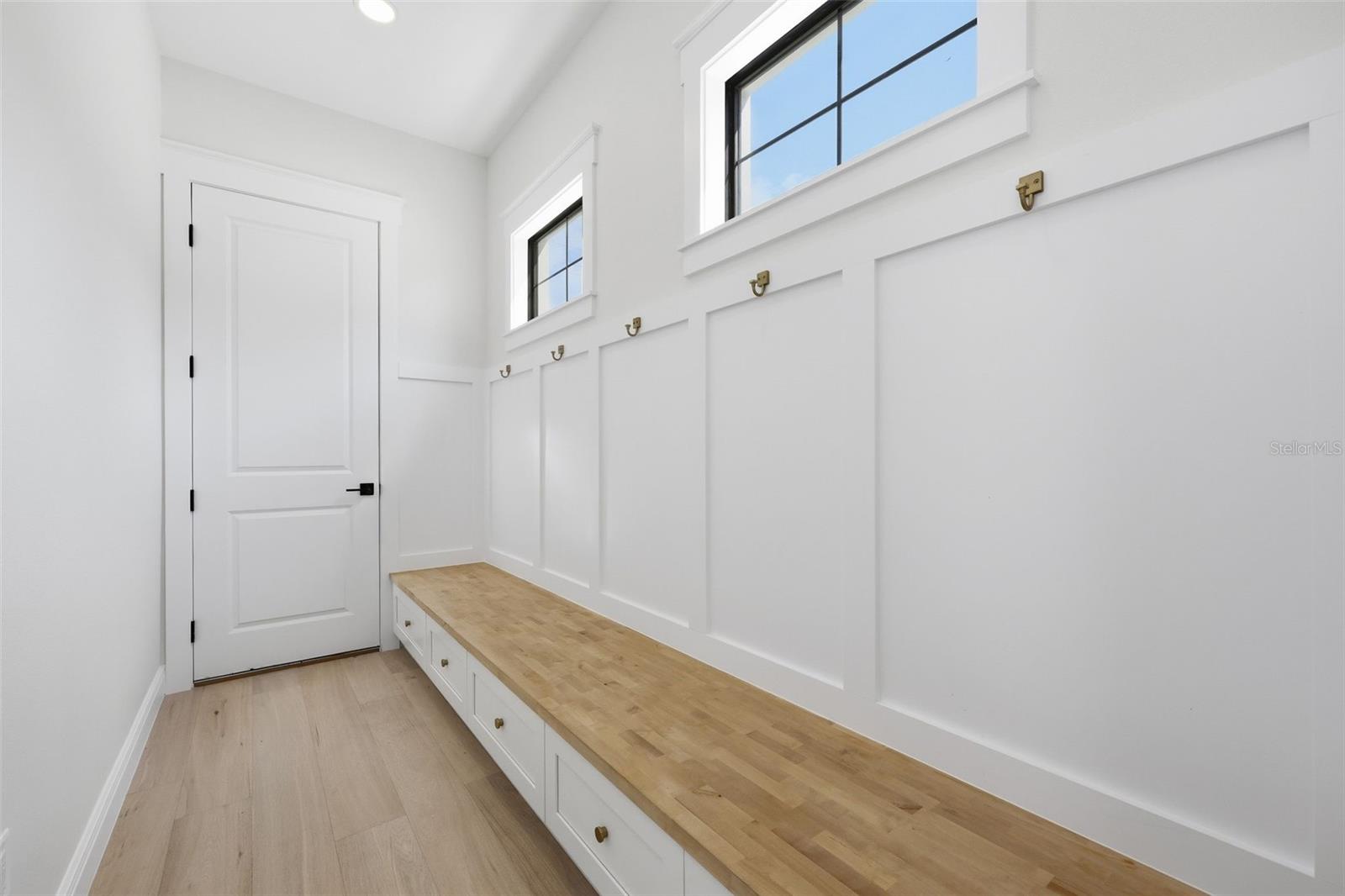 Image 16 of 37 For 920 Alfred Street