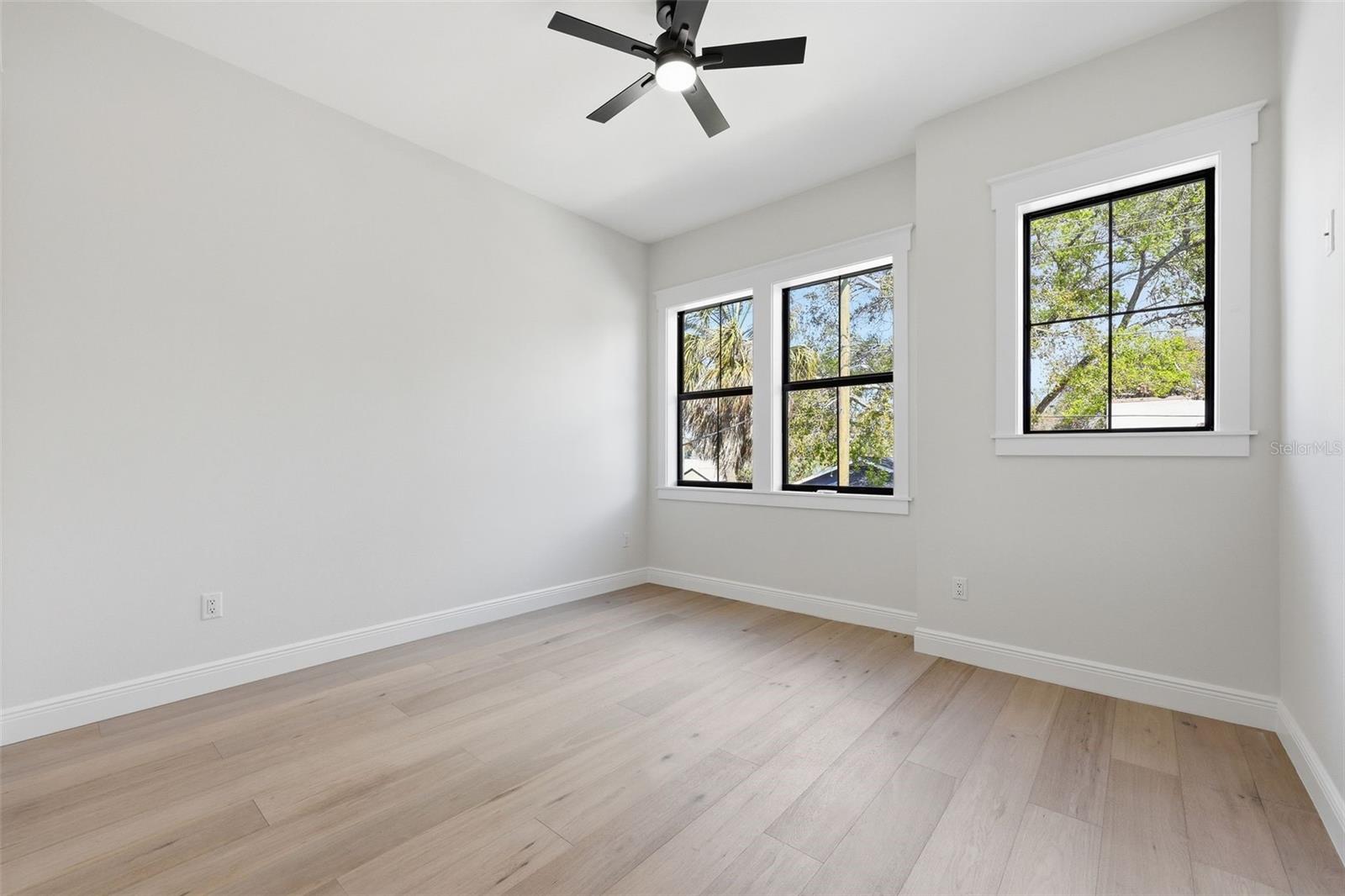 Image 20 of 37 For 920 Alfred Street