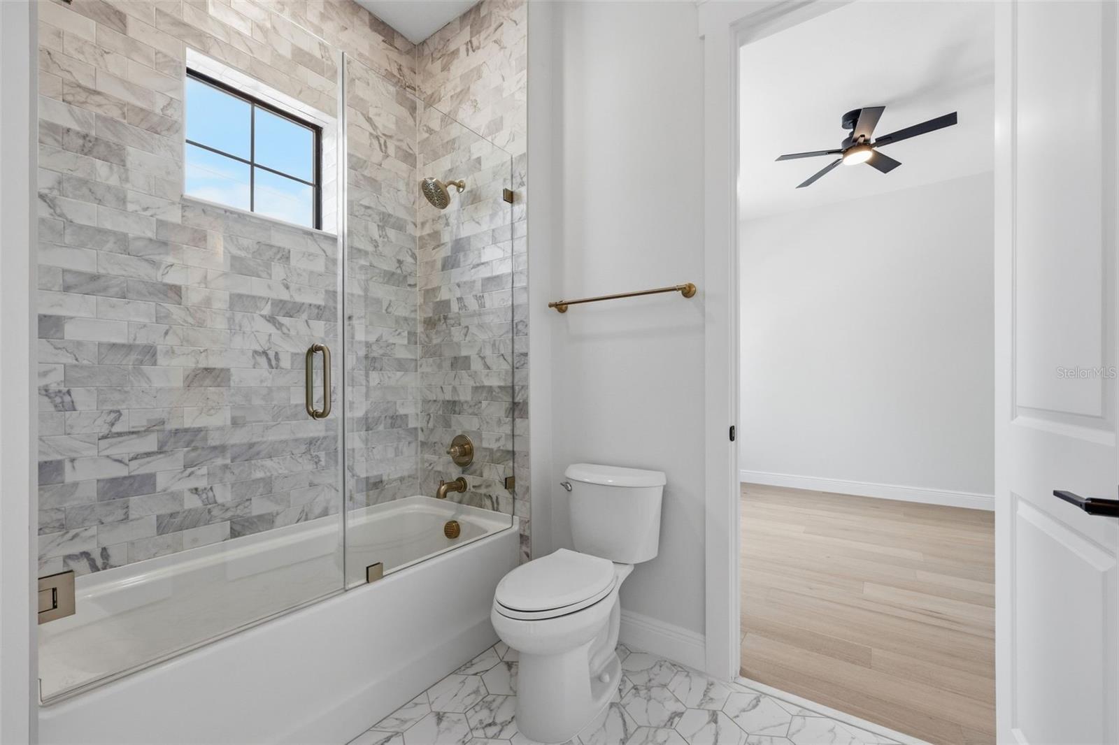 Image 21 of 37 For 920 Alfred Street