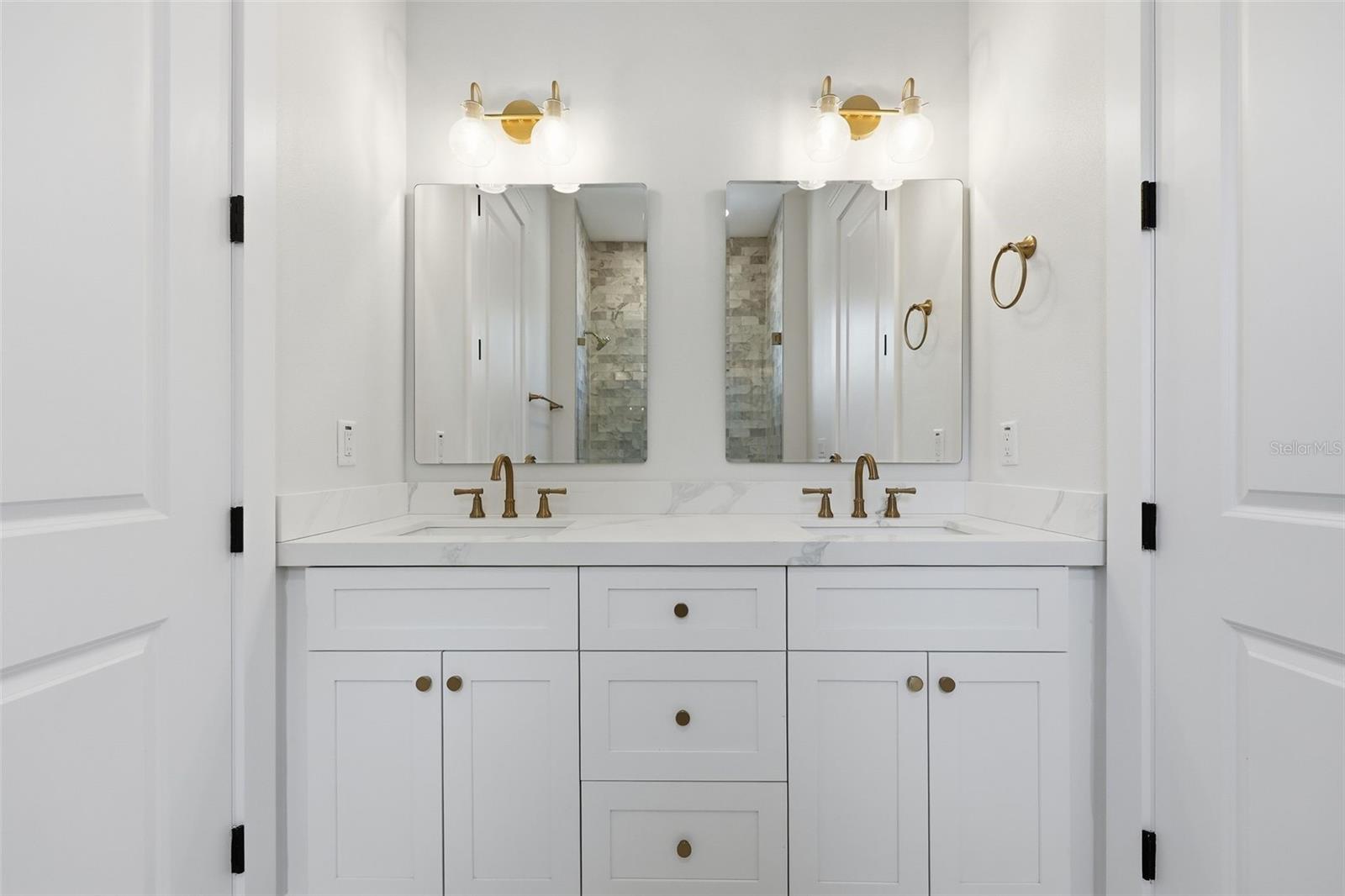 Image 22 of 37 For 920 Alfred Street