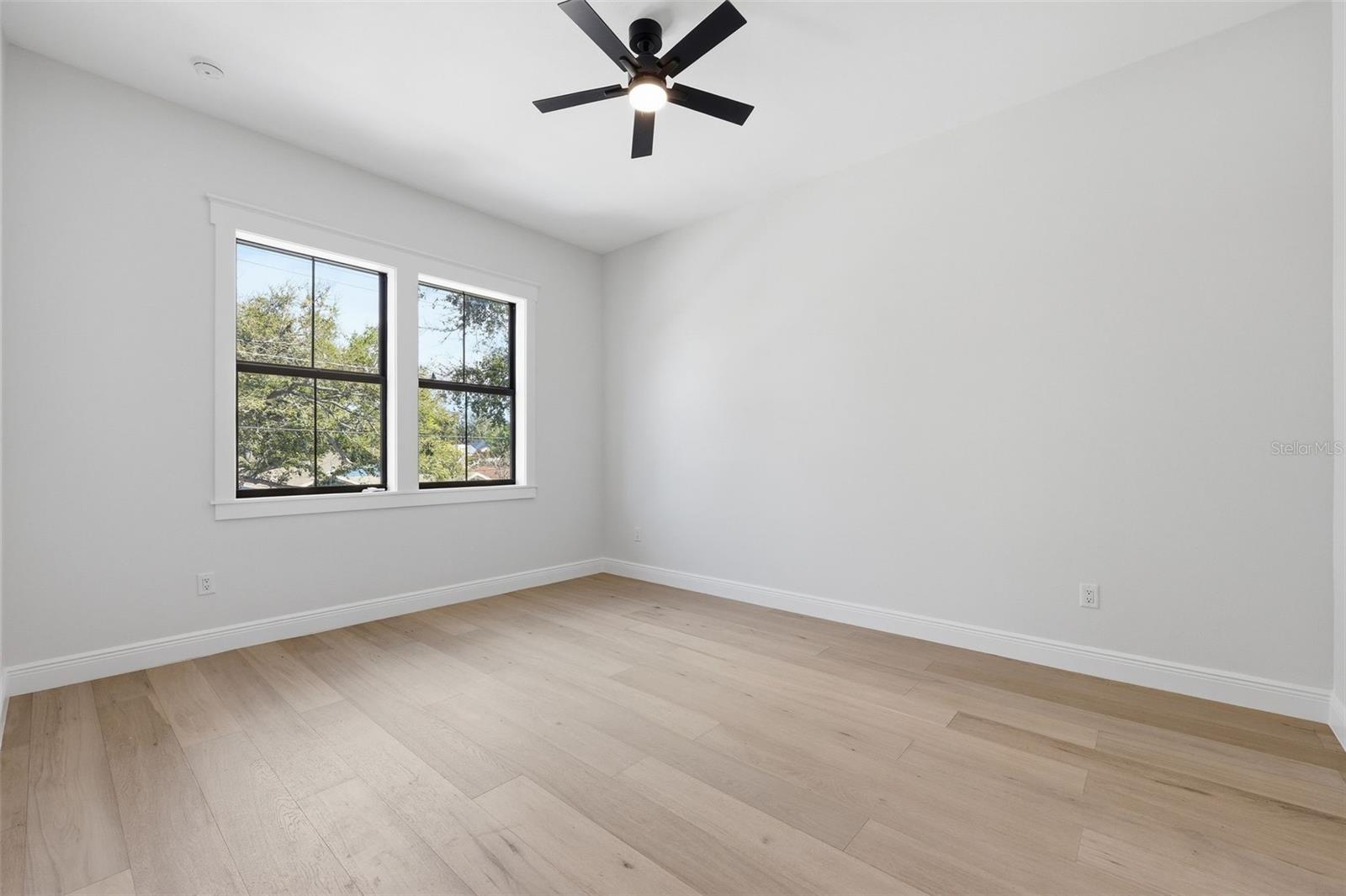 Image 23 of 37 For 920 Alfred Street