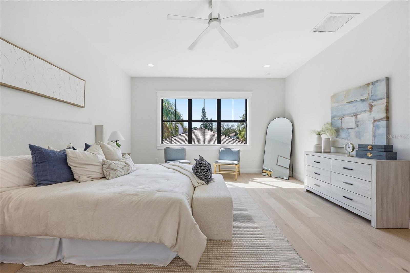 Image 25 of 37 For 920 Alfred Street