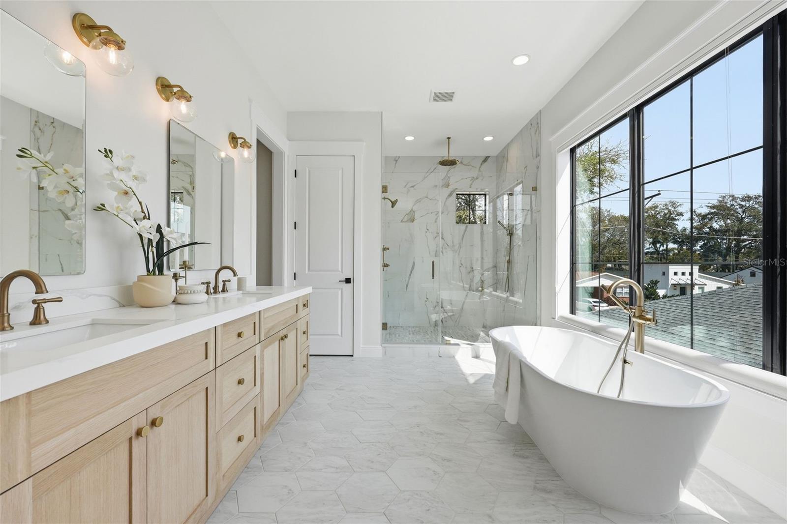 Image 26 of 37 For 920 Alfred Street