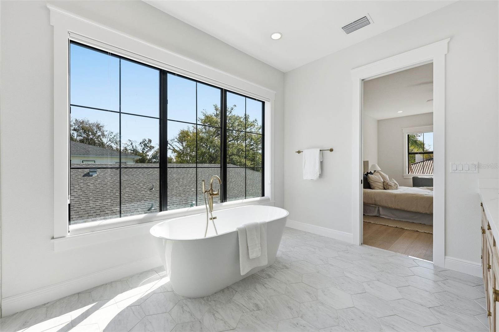 Image 27 of 37 For 920 Alfred Street