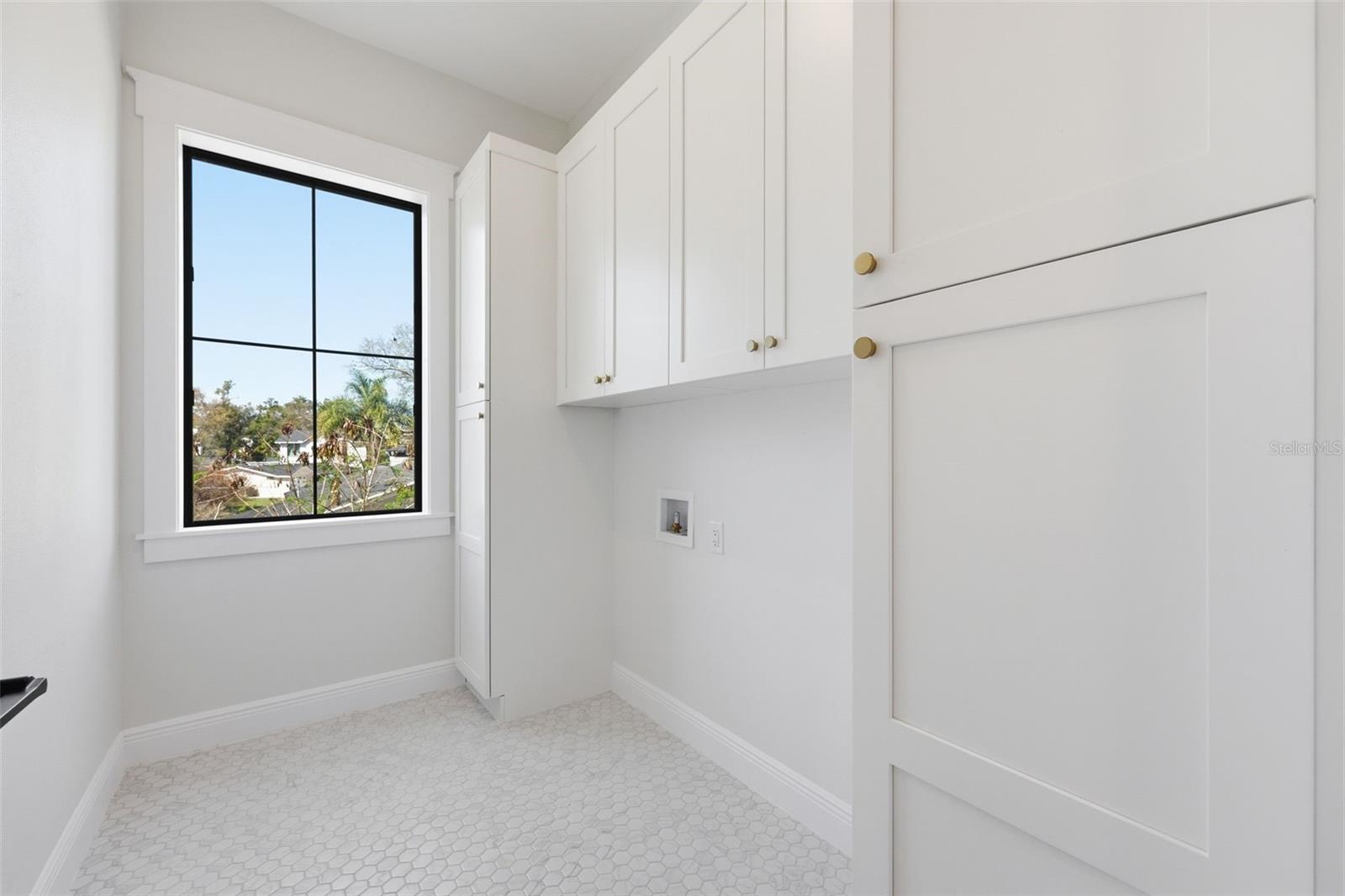 Image 30 of 37 For 920 Alfred Street