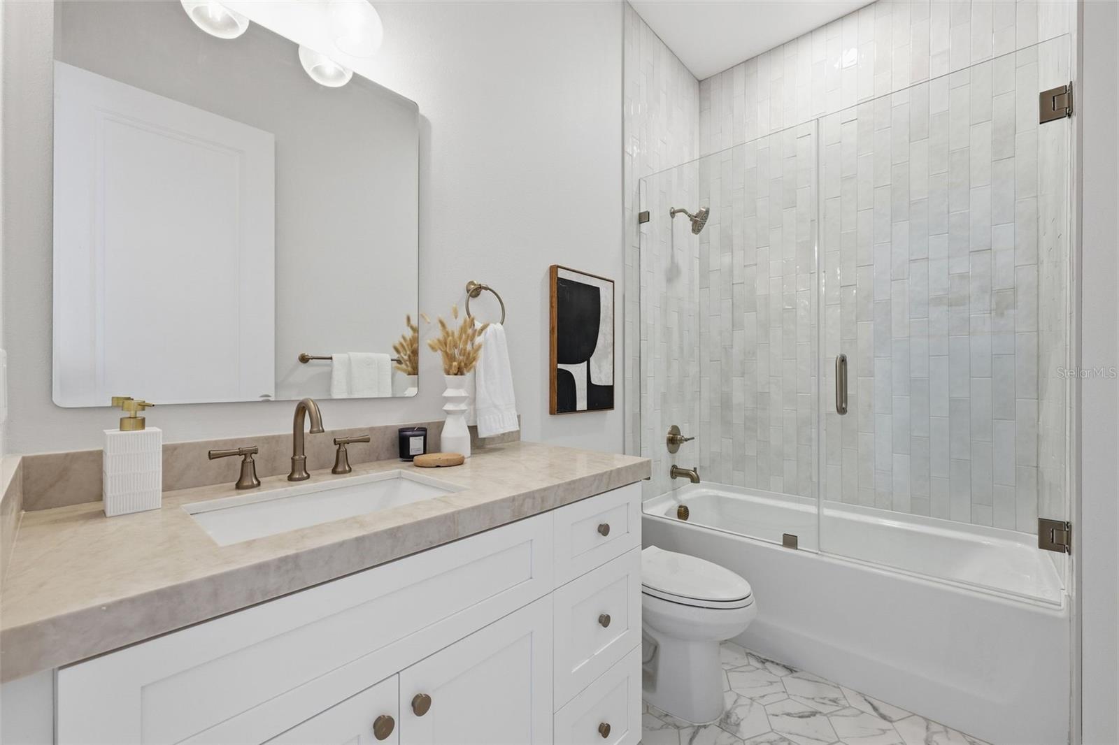 Image 4 of 37 For 920 Alfred Street