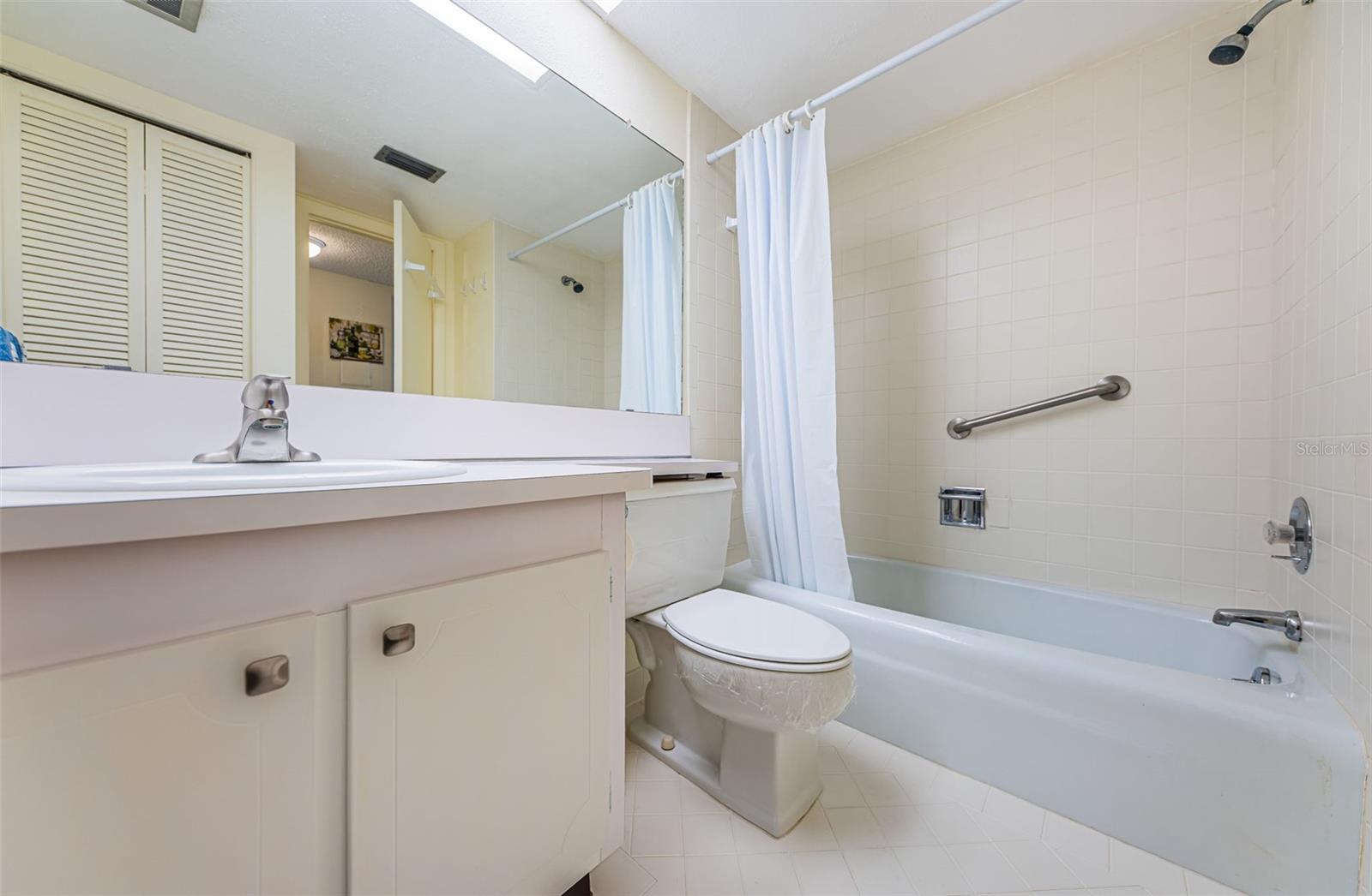 Image 27 of 53 For 4750 Cove Circle 406