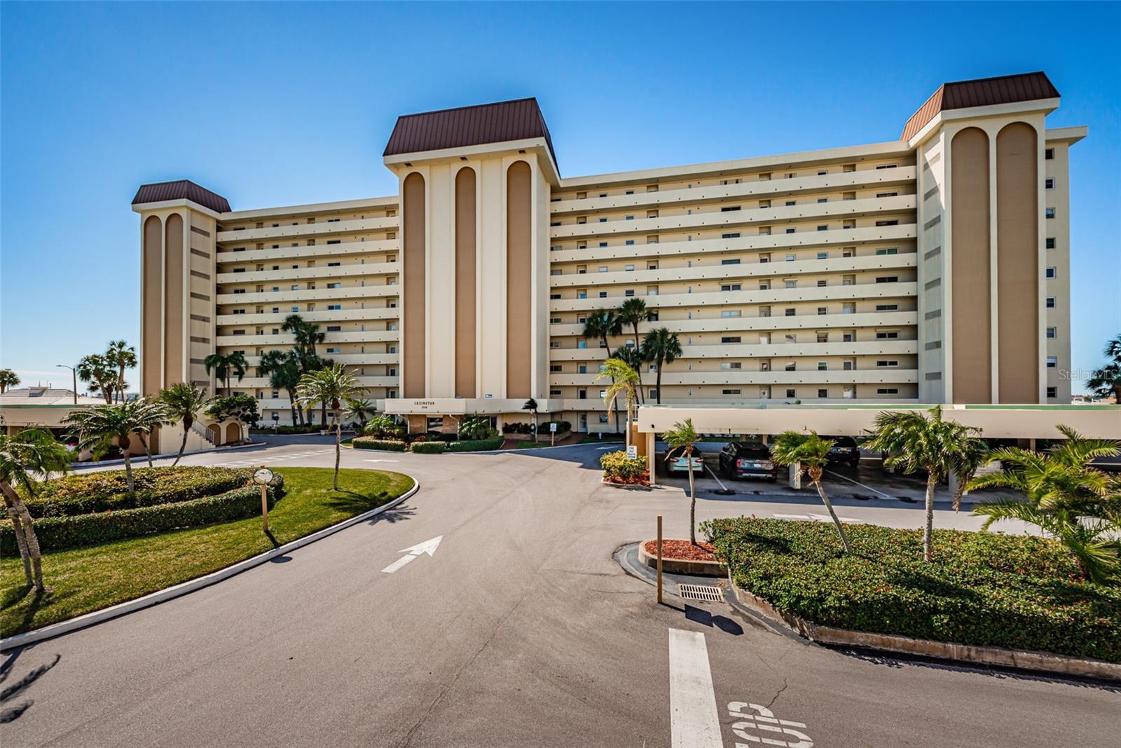 Image 32 of 53 For 4750 Cove Circle 406