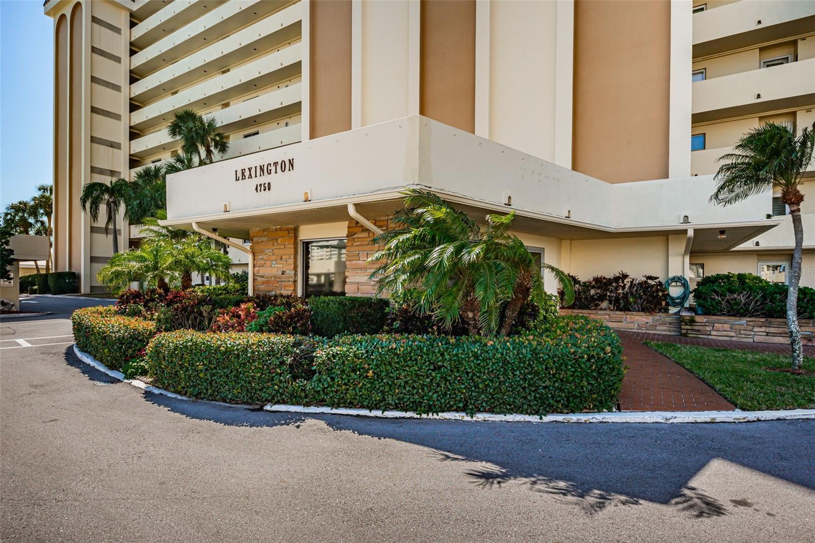 Image 33 of 53 For 4750 Cove Circle 406