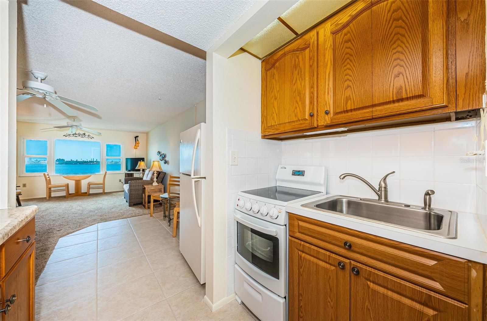 Image 6 of 53 For 4750 Cove Circle 406