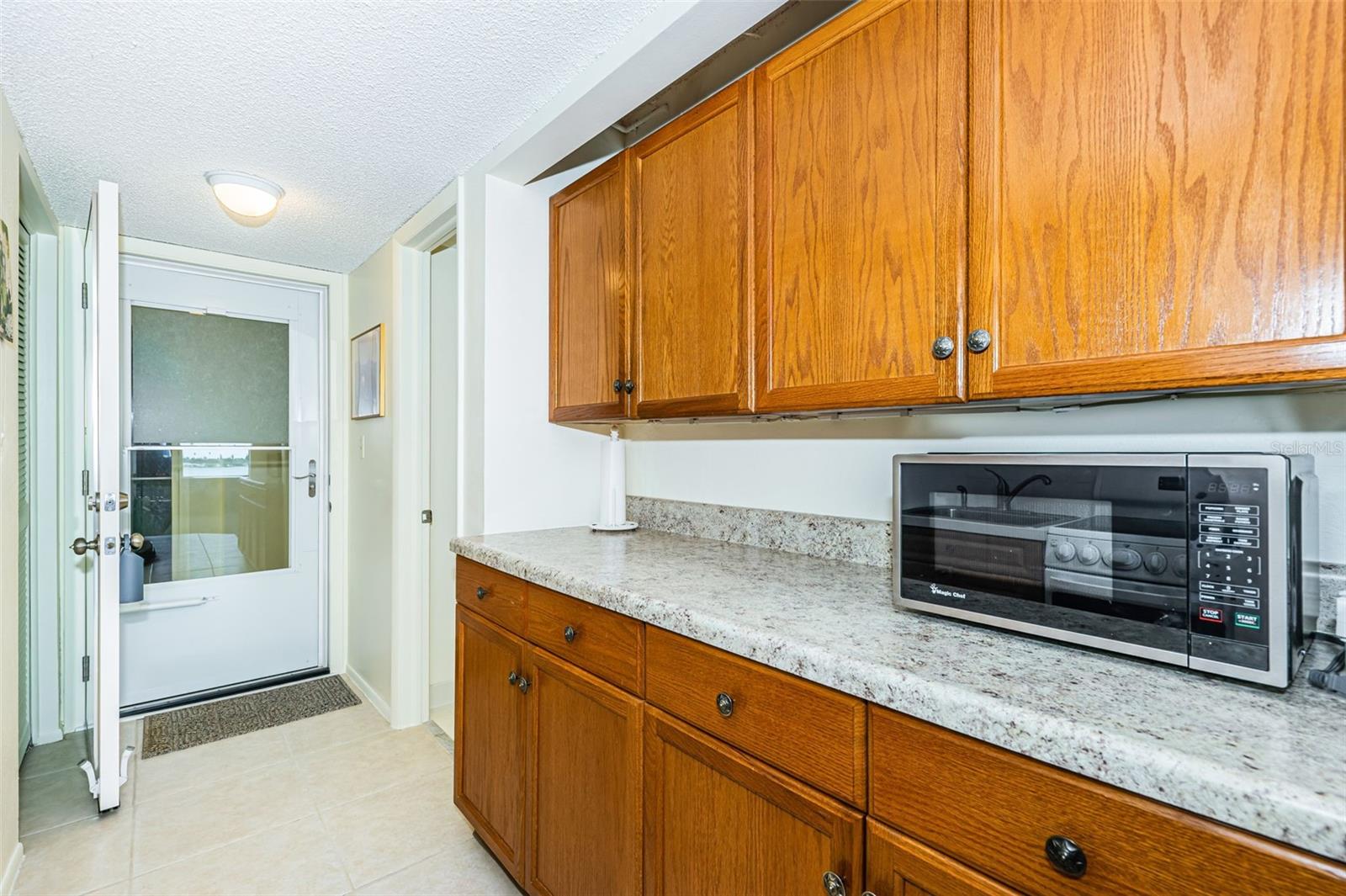 Image 7 of 53 For 4750 Cove Circle 406