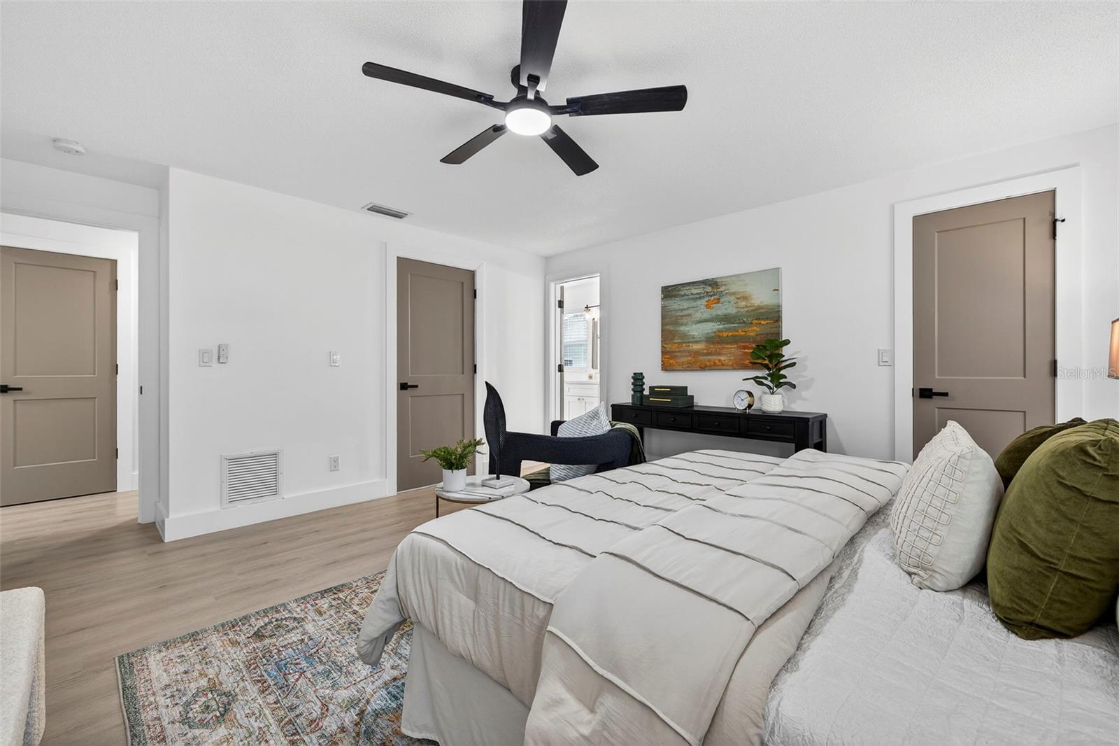 Image 14 of 29 For 1598 Brookside Boulevard