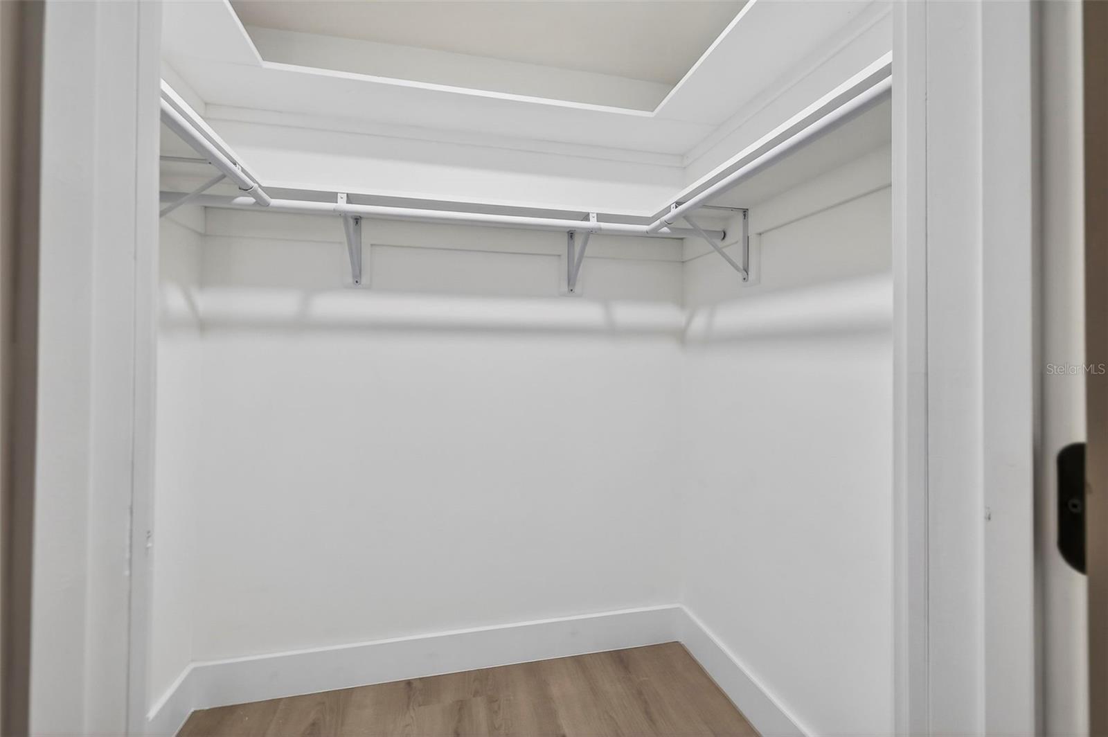 Image 15 of 29 For 1598 Brookside Boulevard