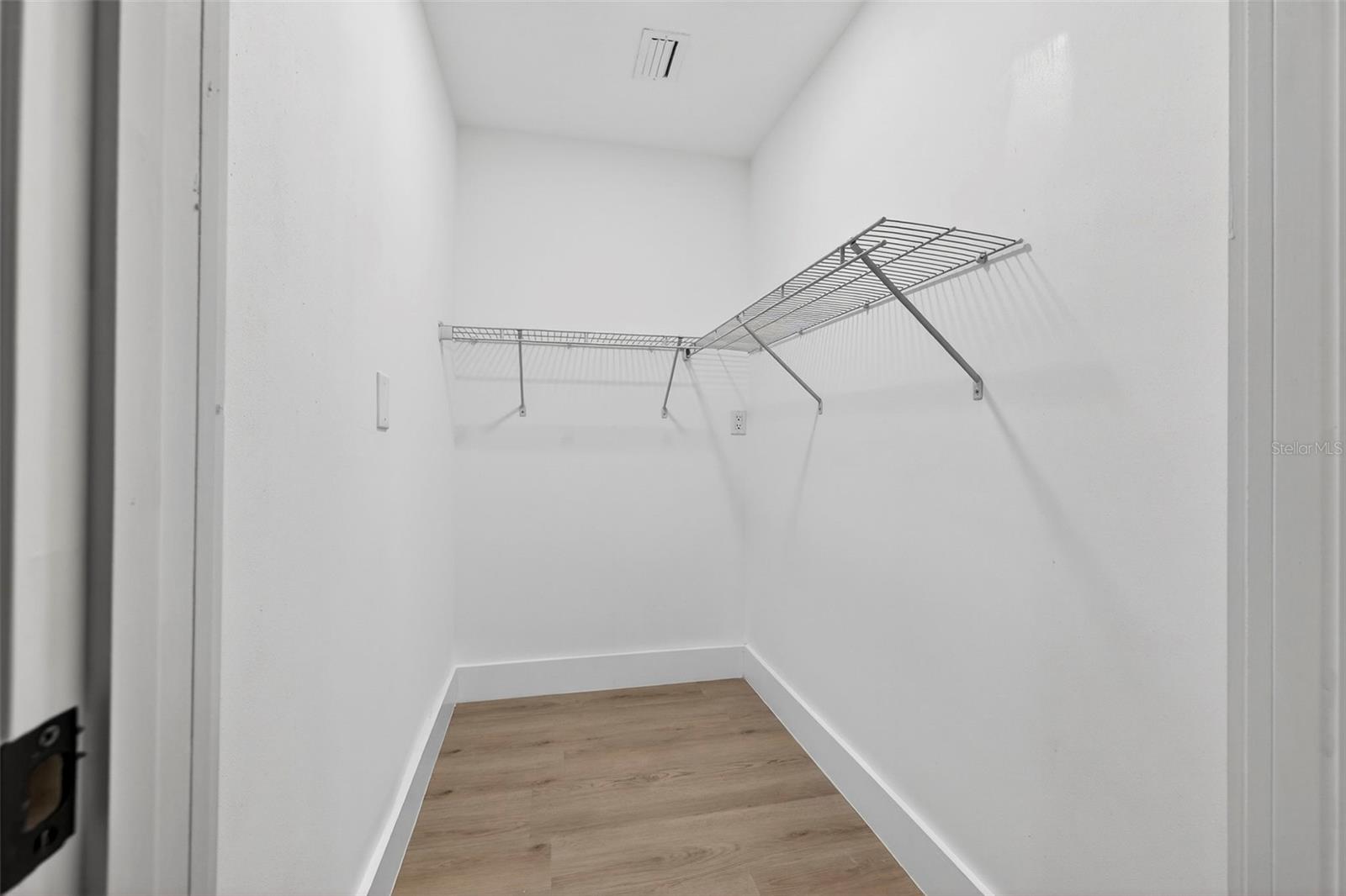 Image 21 of 29 For 1598 Brookside Boulevard