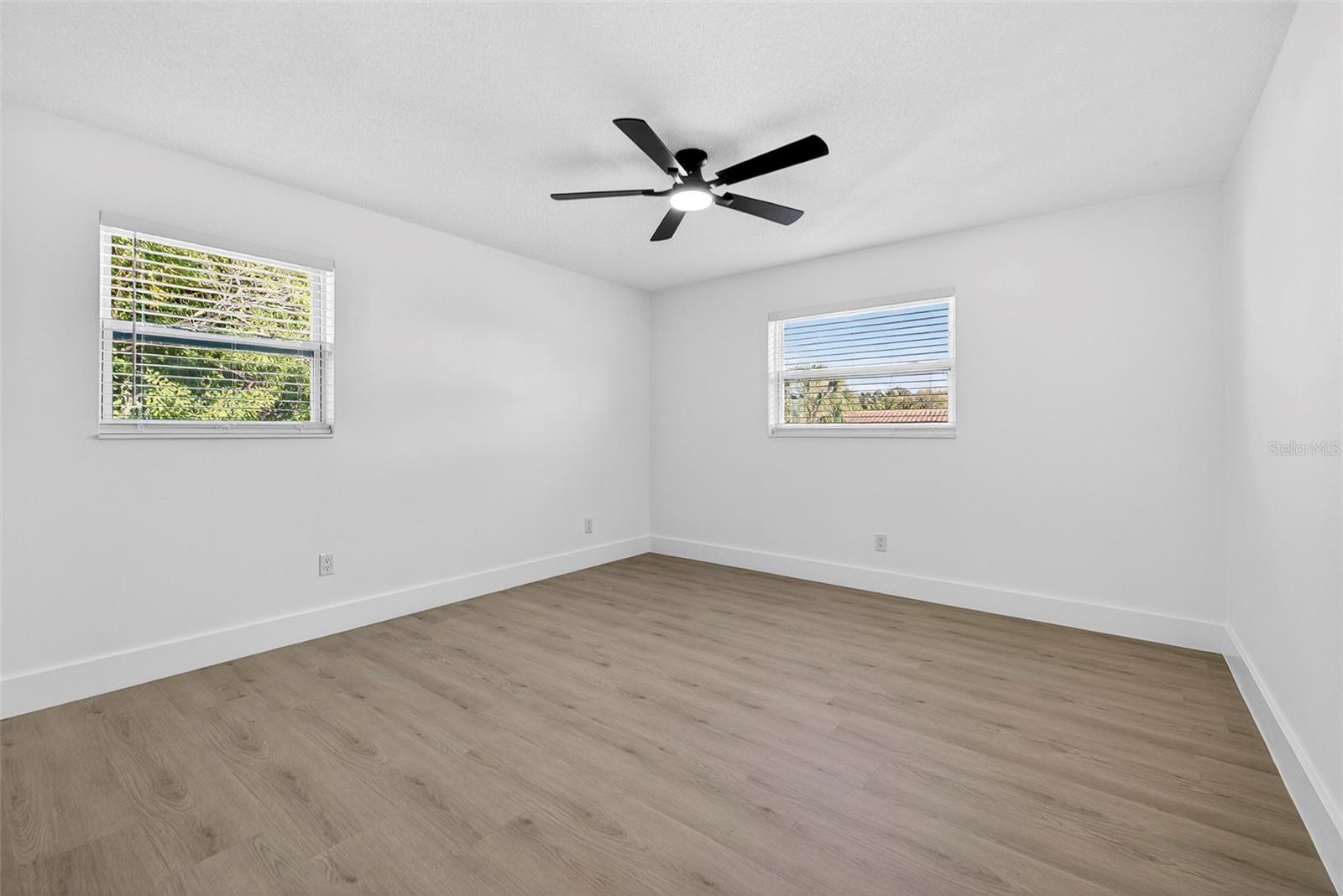 Image 24 of 29 For 1598 Brookside Boulevard