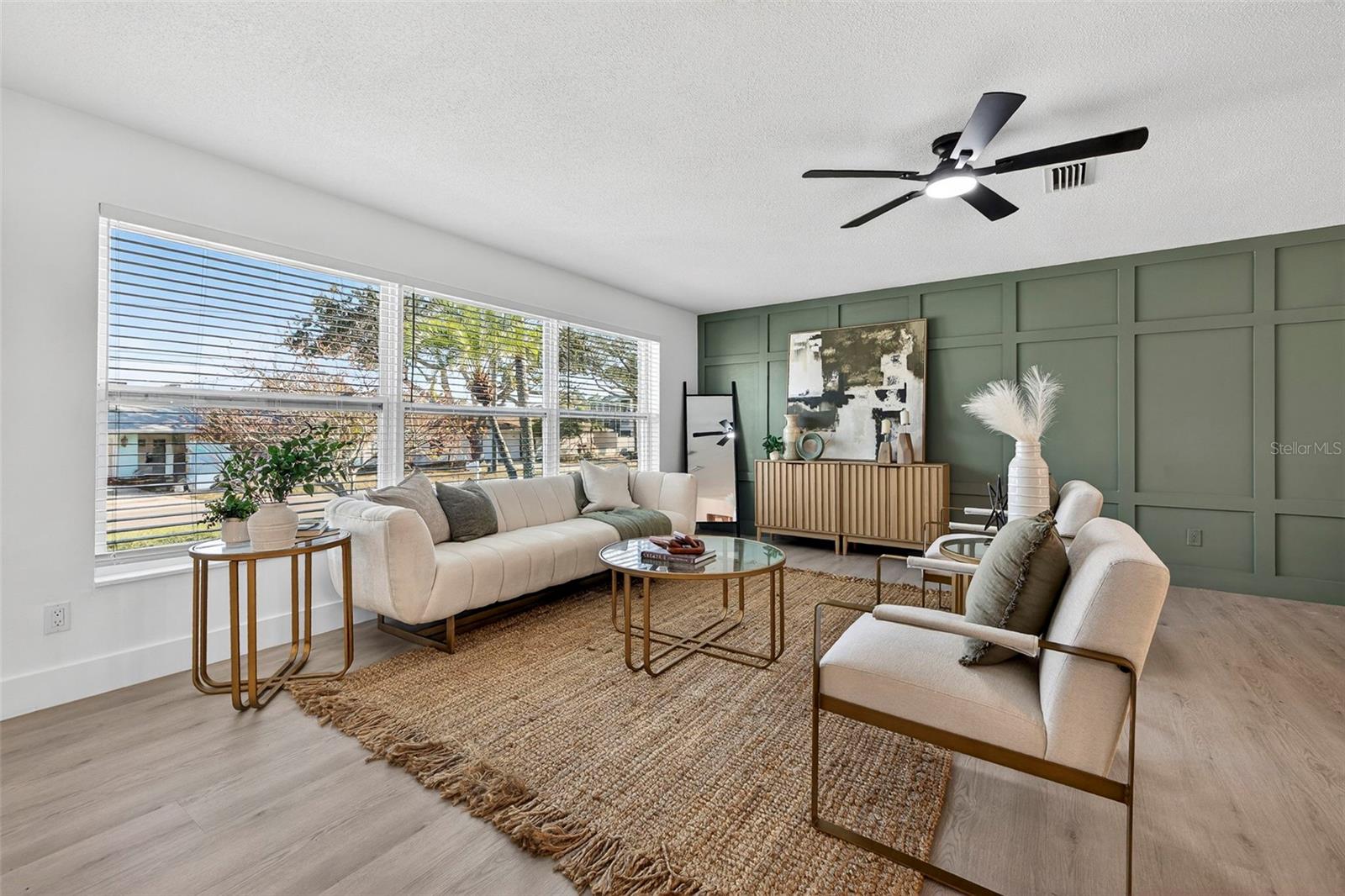 Image 4 of 29 For 1598 Brookside Boulevard