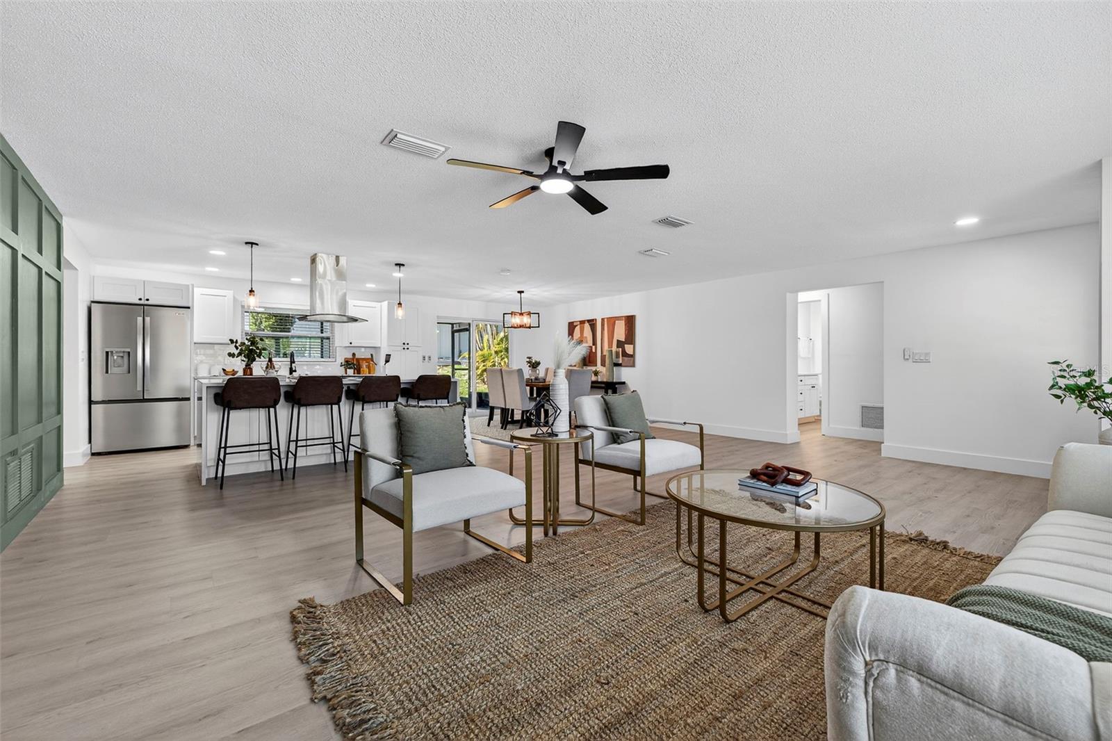 Image 5 of 29 For 1598 Brookside Boulevard