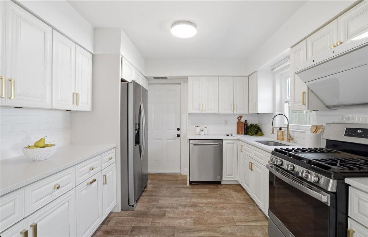 Image 4 of 47 For 7243 Amhurst Way