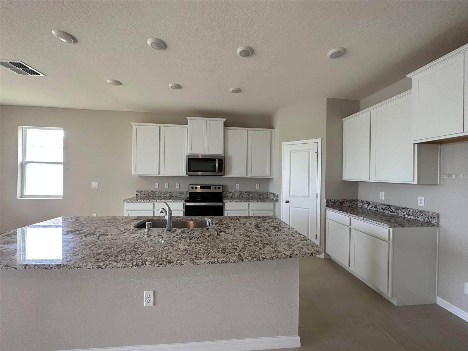 Image 4 of 22 For 12327 Dora Trail