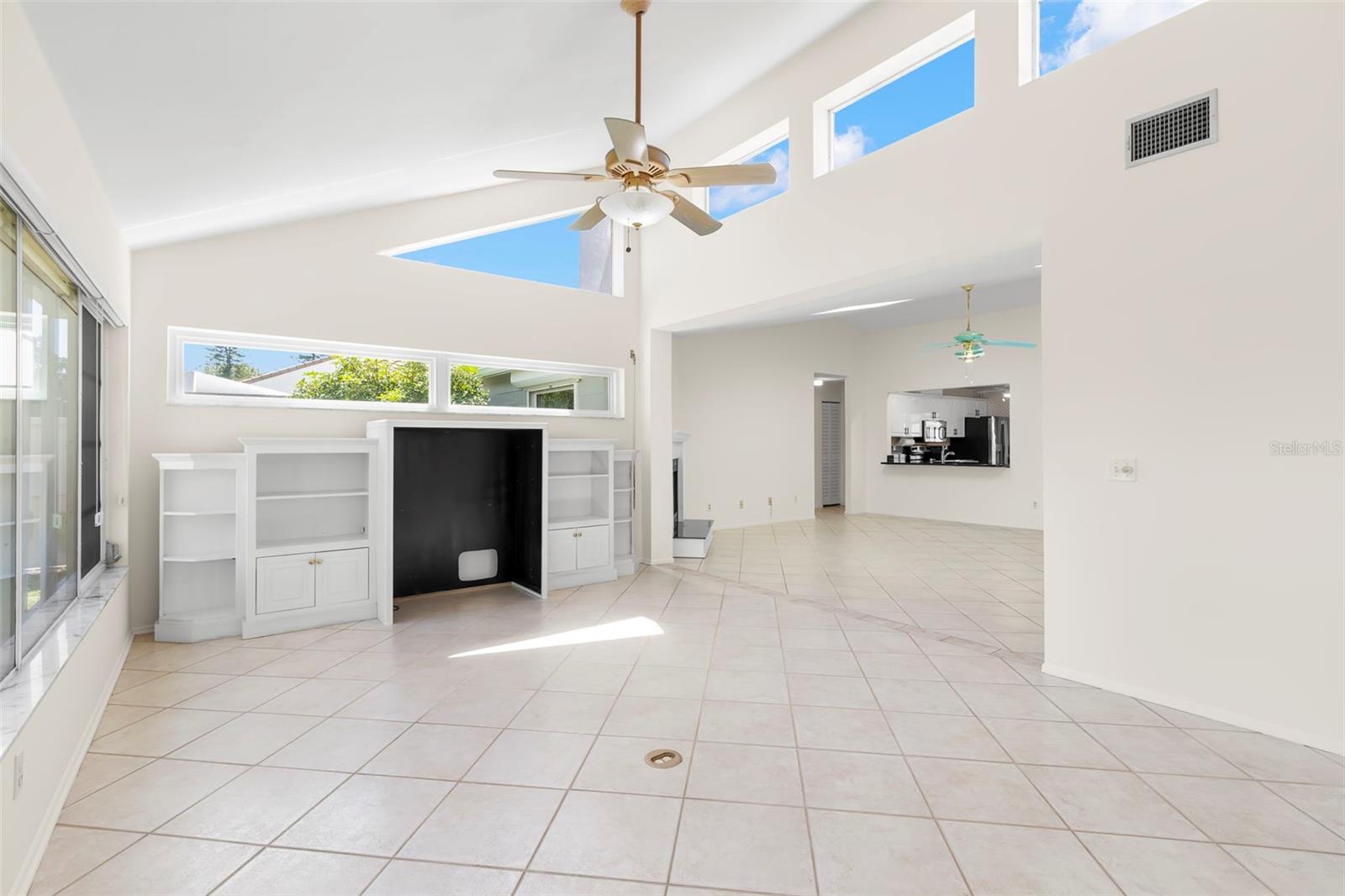 Image 10 of 50 For 523 Padua Circle Ne