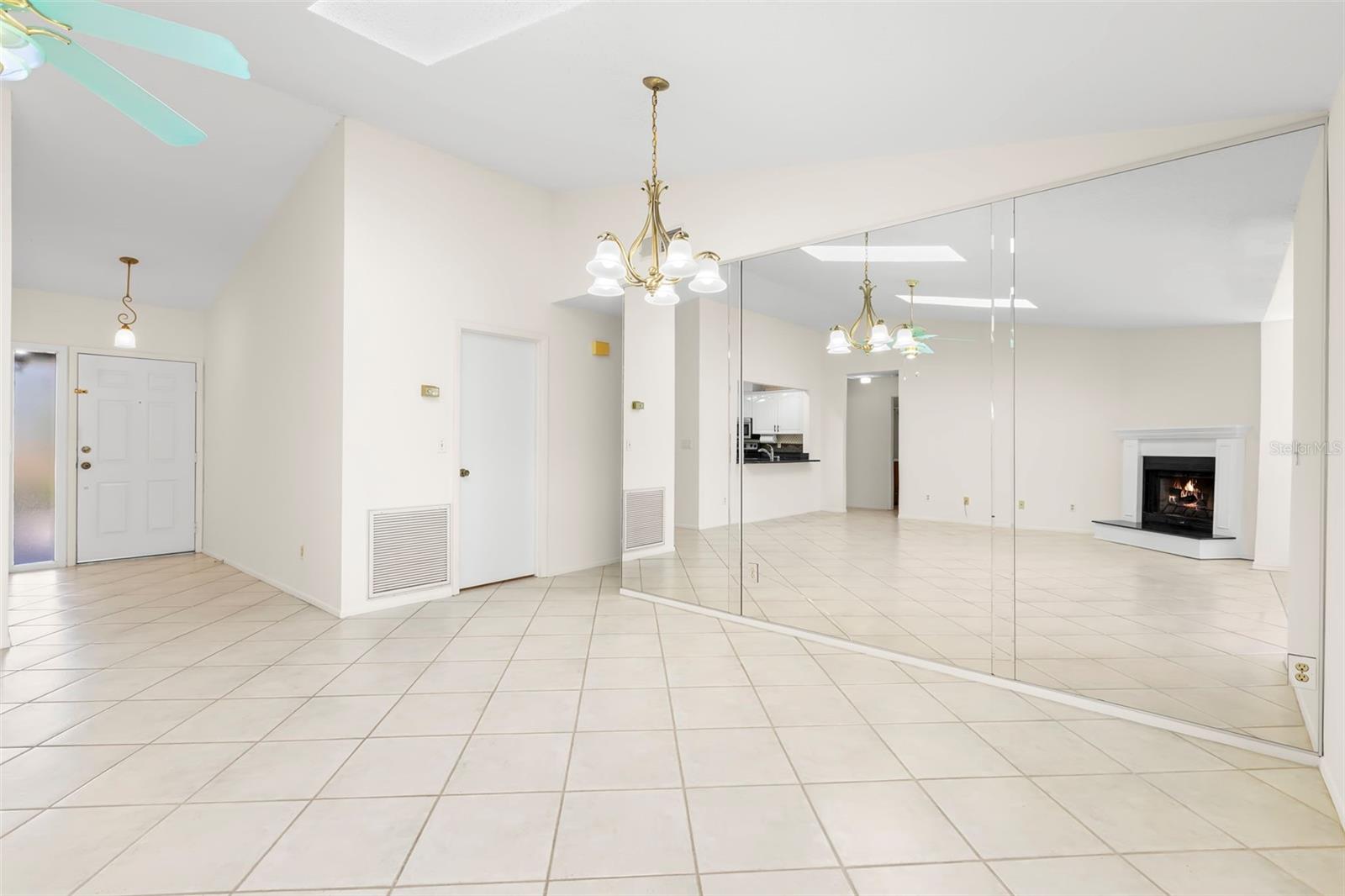 Image 21 of 50 For 523 Padua Circle Ne