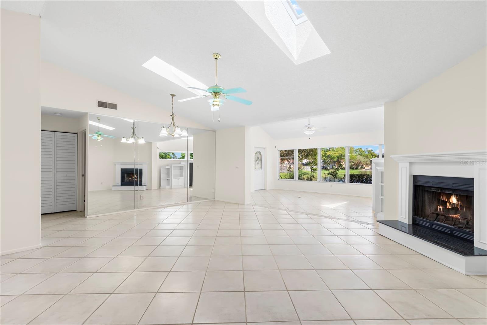 Image 3 of 50 For 523 Padua Circle Ne